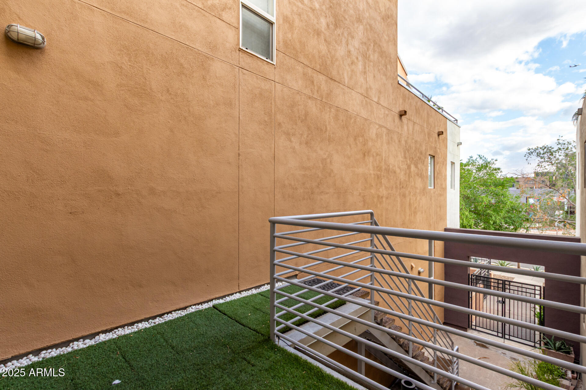 706 E WASHINGTON Street 207