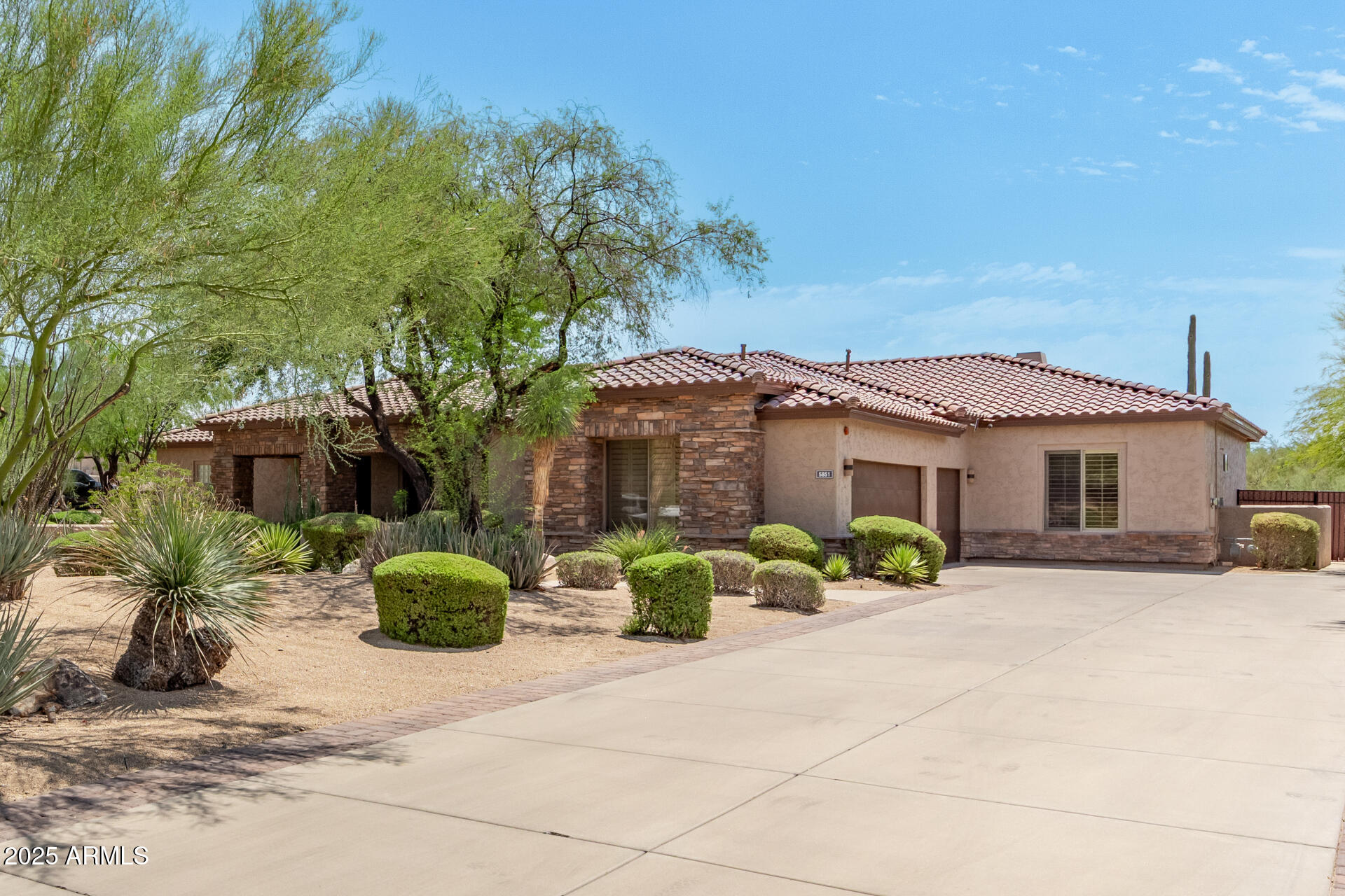 5851 E HEDGEHOG Place