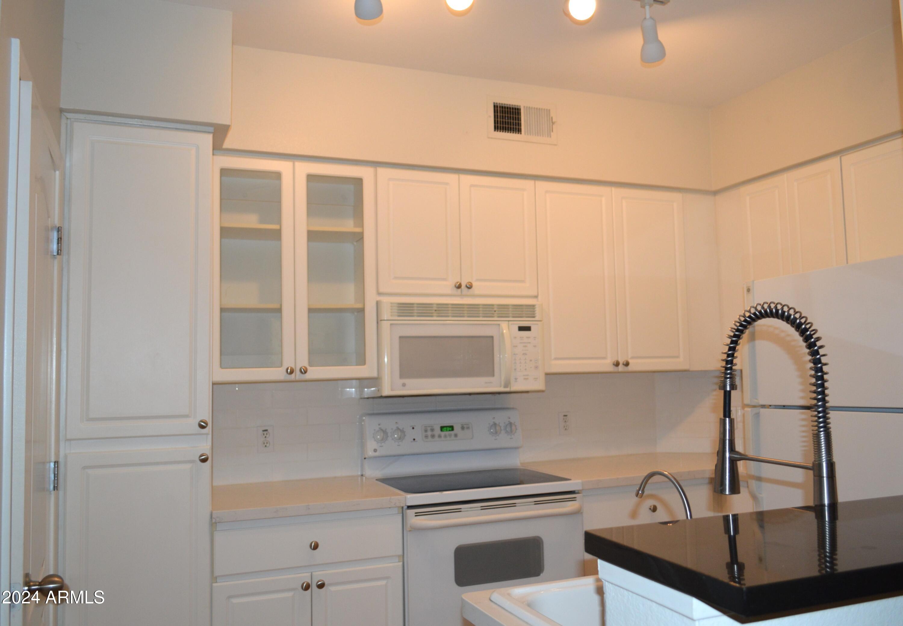 1701 E COLTER Street 263