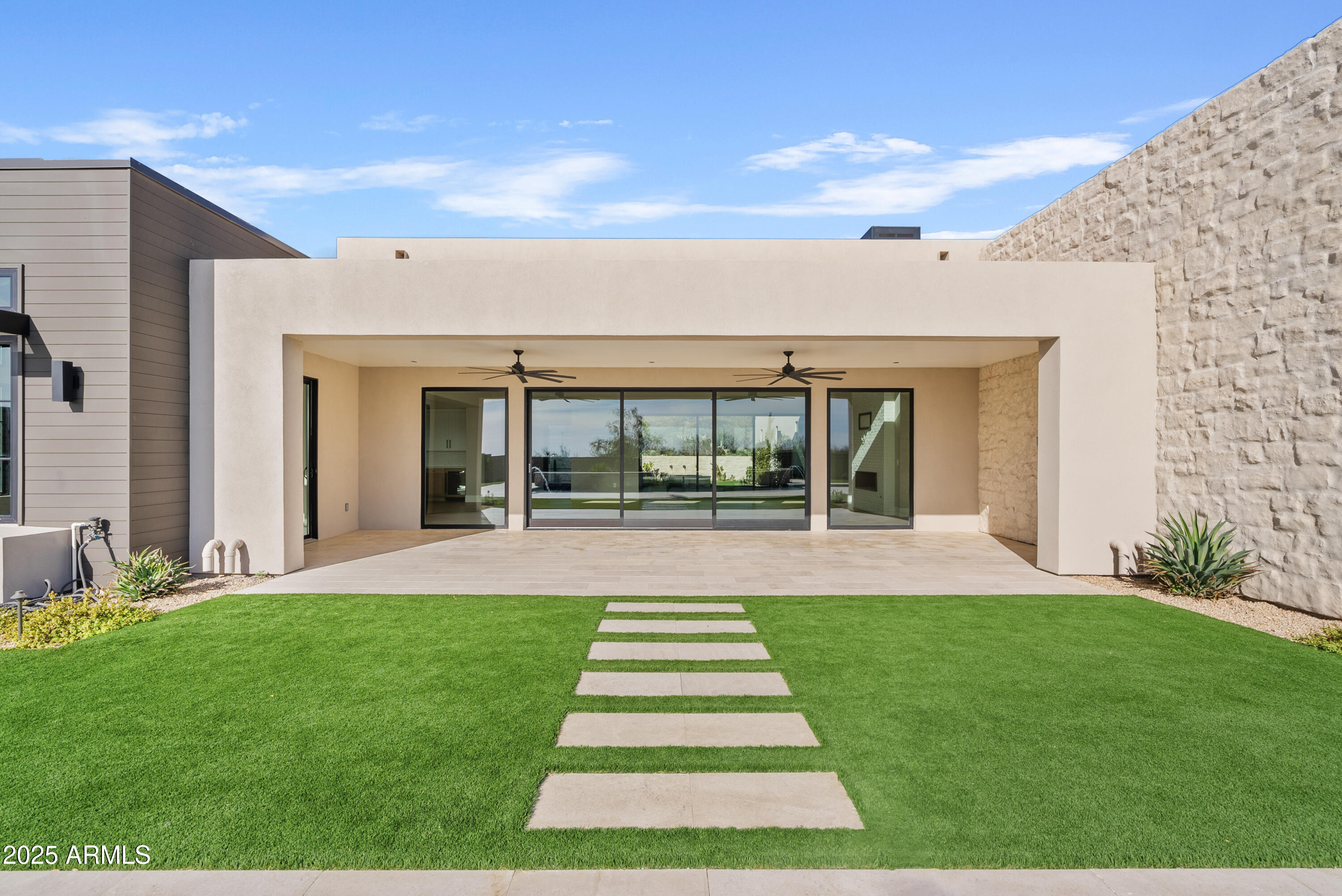 Scottsdale, Arizona 85255, United States, 4 Bedrooms Bedrooms, ,5 BathroomsBathrooms,Residential,Pending,23285