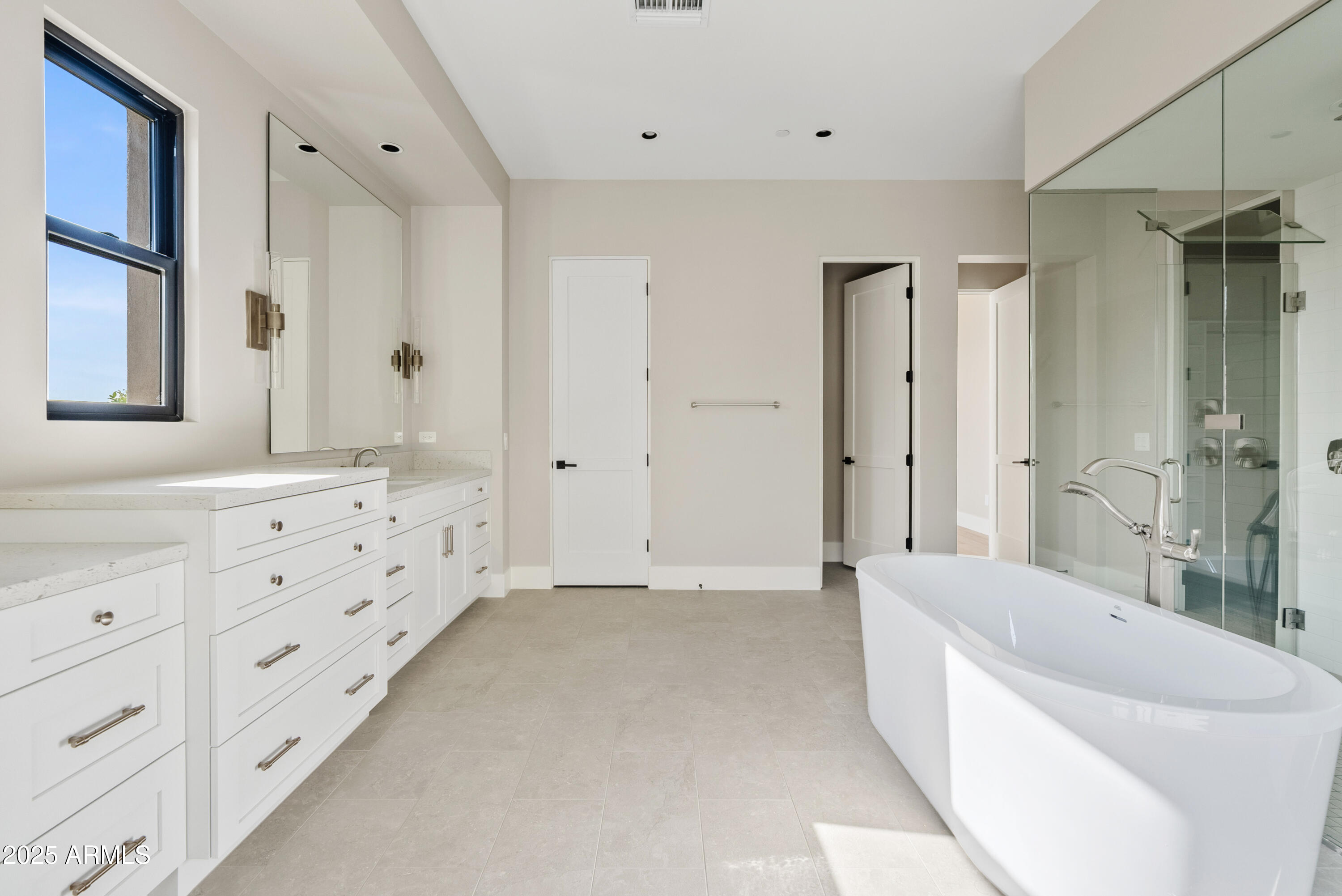 Scottsdale, Arizona 85255, United States, 4 Bedrooms Bedrooms, ,5 BathroomsBathrooms,Residential,Pending,23285