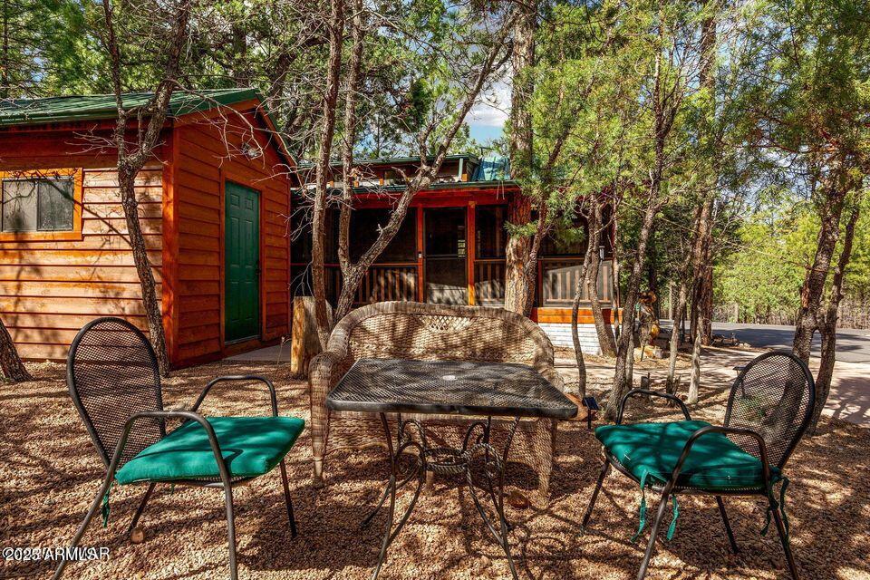 2161 E ELIZABETH Avenue