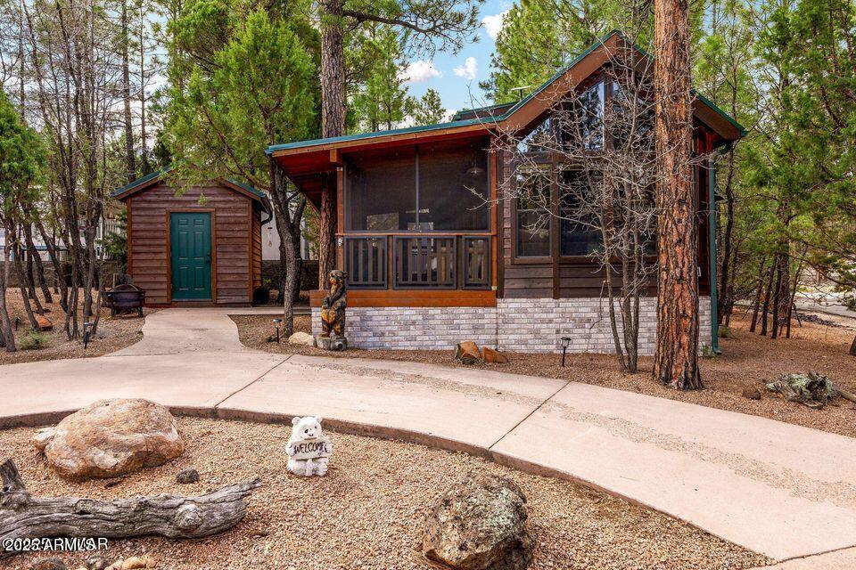 2161 E ELIZABETH Avenue