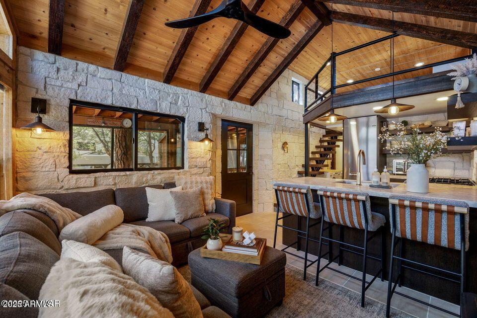 2161 E ELIZABETH Avenue