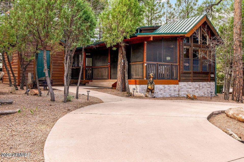 2161 E ELIZABETH Avenue