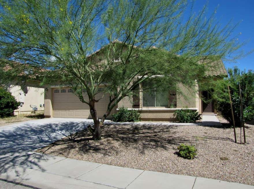 This gorgeous, 3BR/2BA/2CG, 1677 sq.ft., 2010 built home is centrally located in Sierra Vista, AZ minutes from Ft. Huachuca, PDS Elementary and shopping. The open, split- floor plan includes ceramic tile, a large great room with separate dining area, central A/C and a gas-log fireplace. The home is steps from the neighborhood park. Call today.