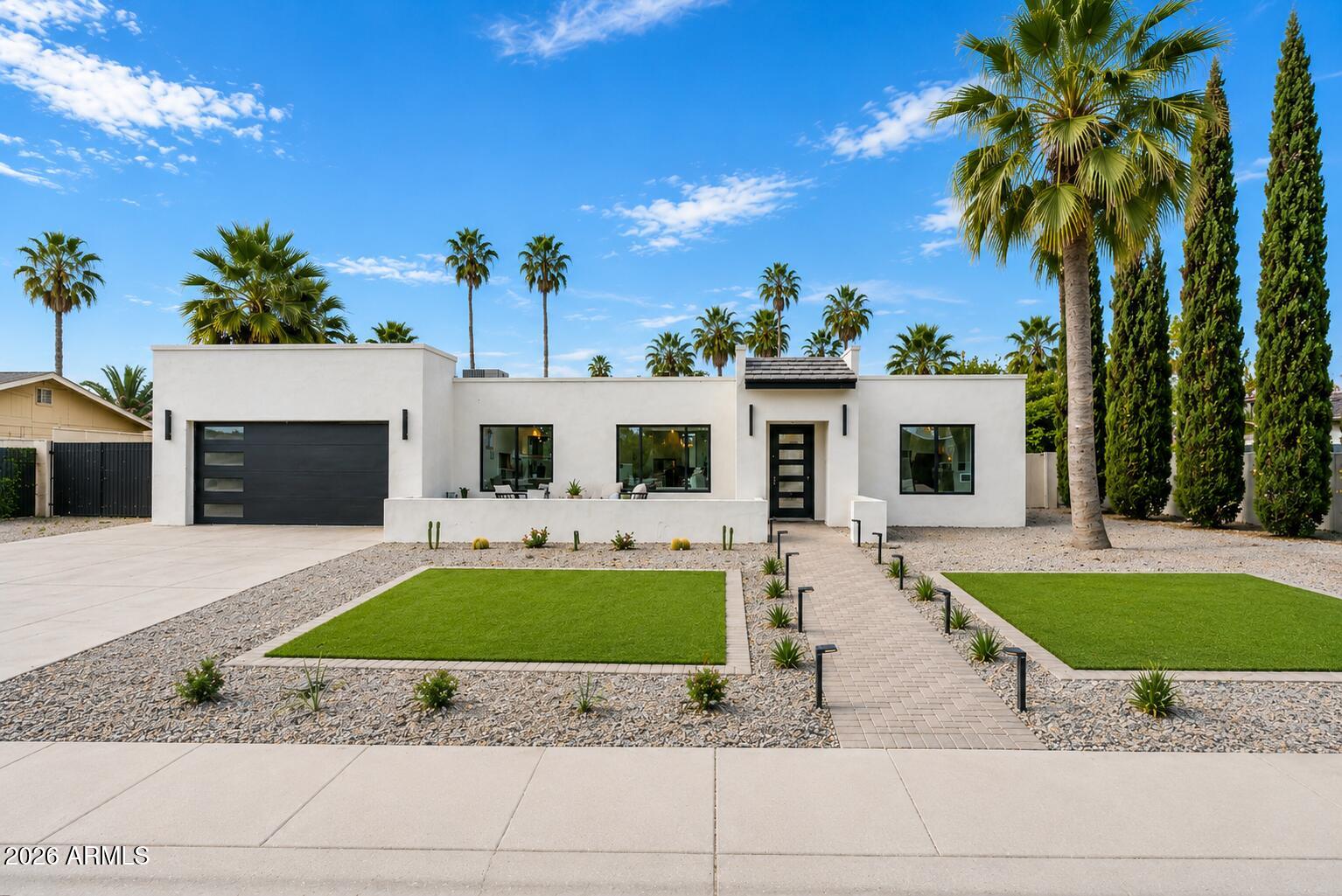 5638 E WALTANN Lane