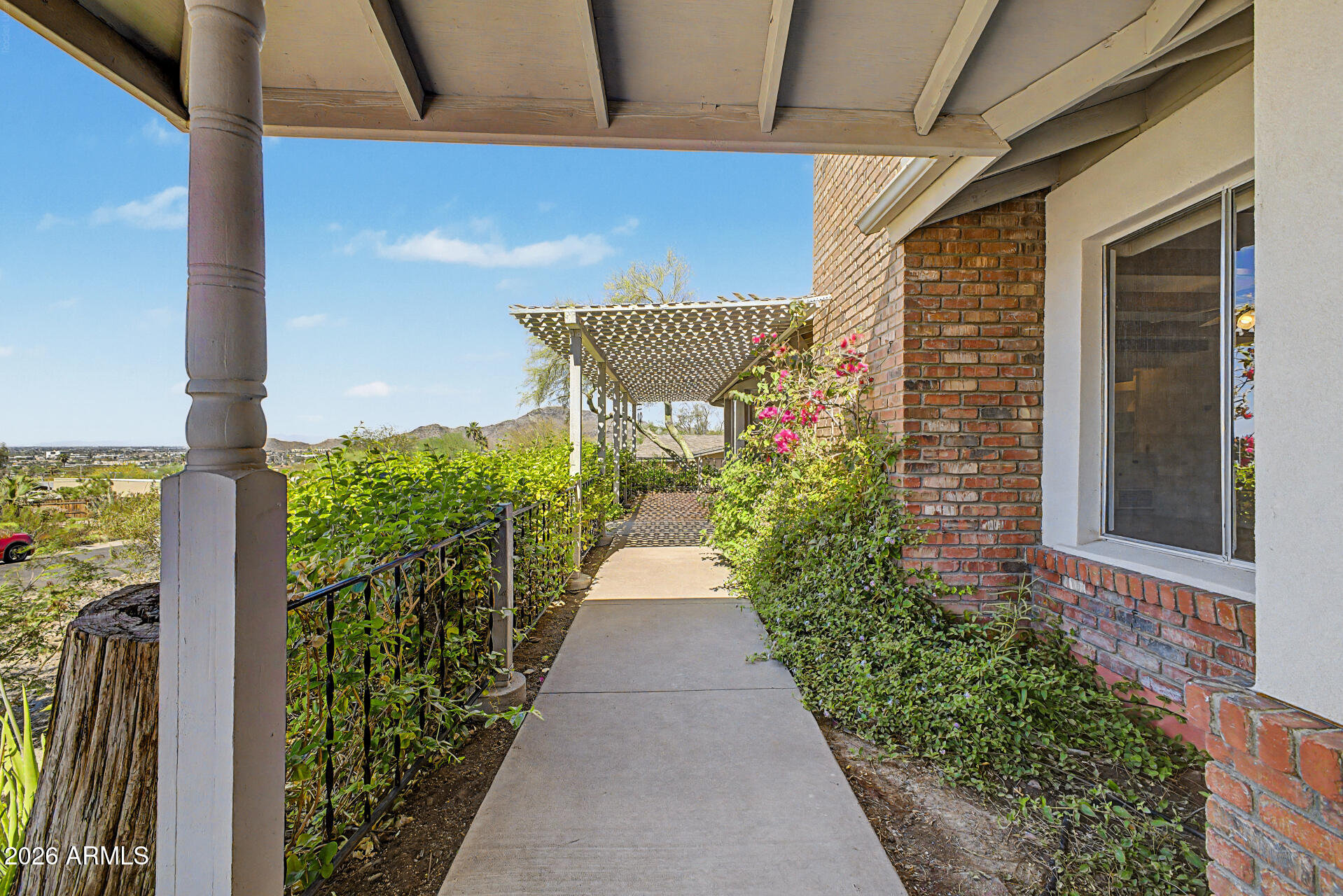 1742 E MOUNTAIN VIEW Road