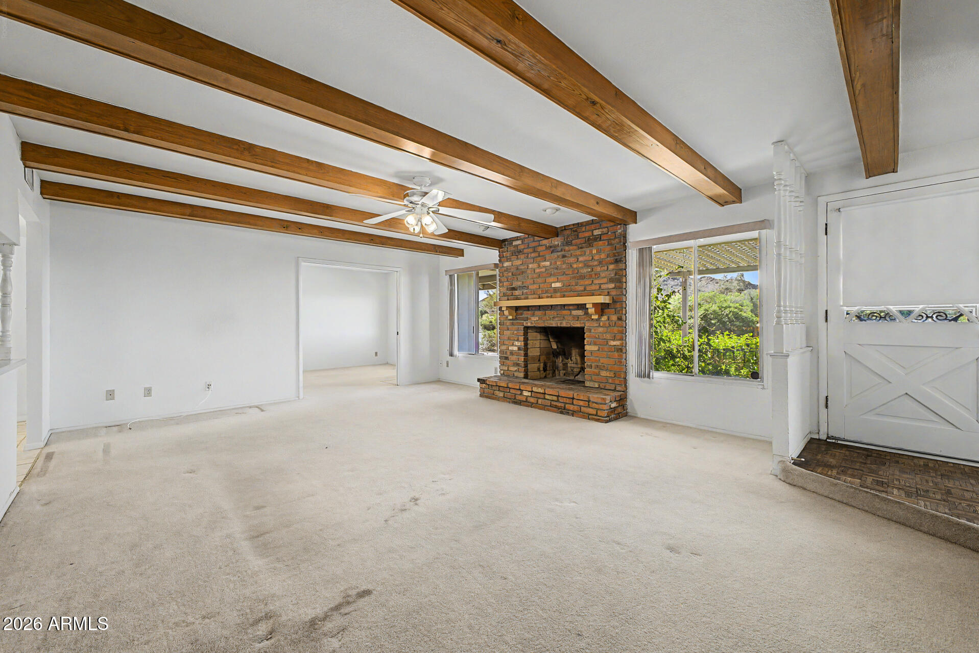 1742 E MOUNTAIN VIEW Road