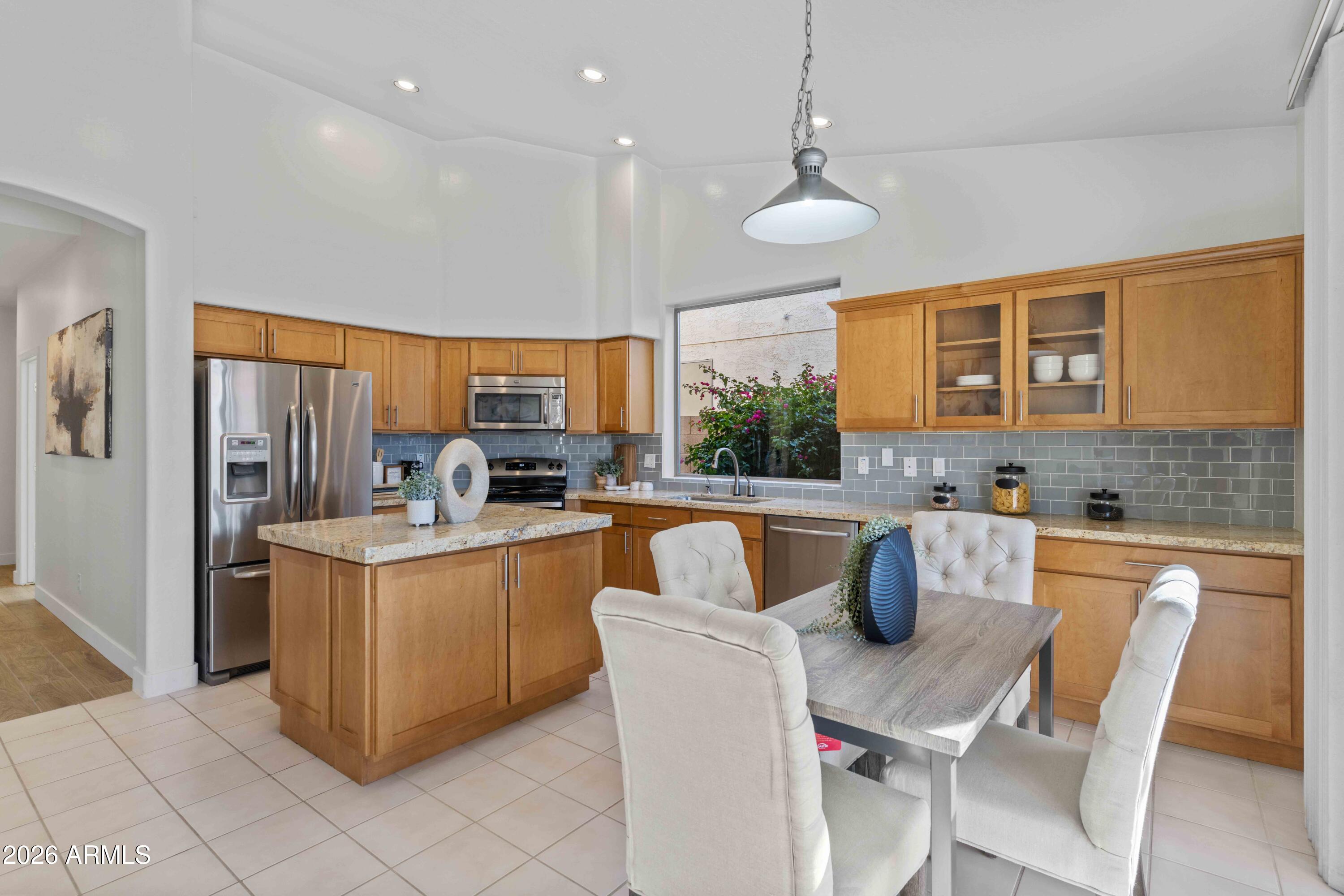 5121 E WALLACE Avenue