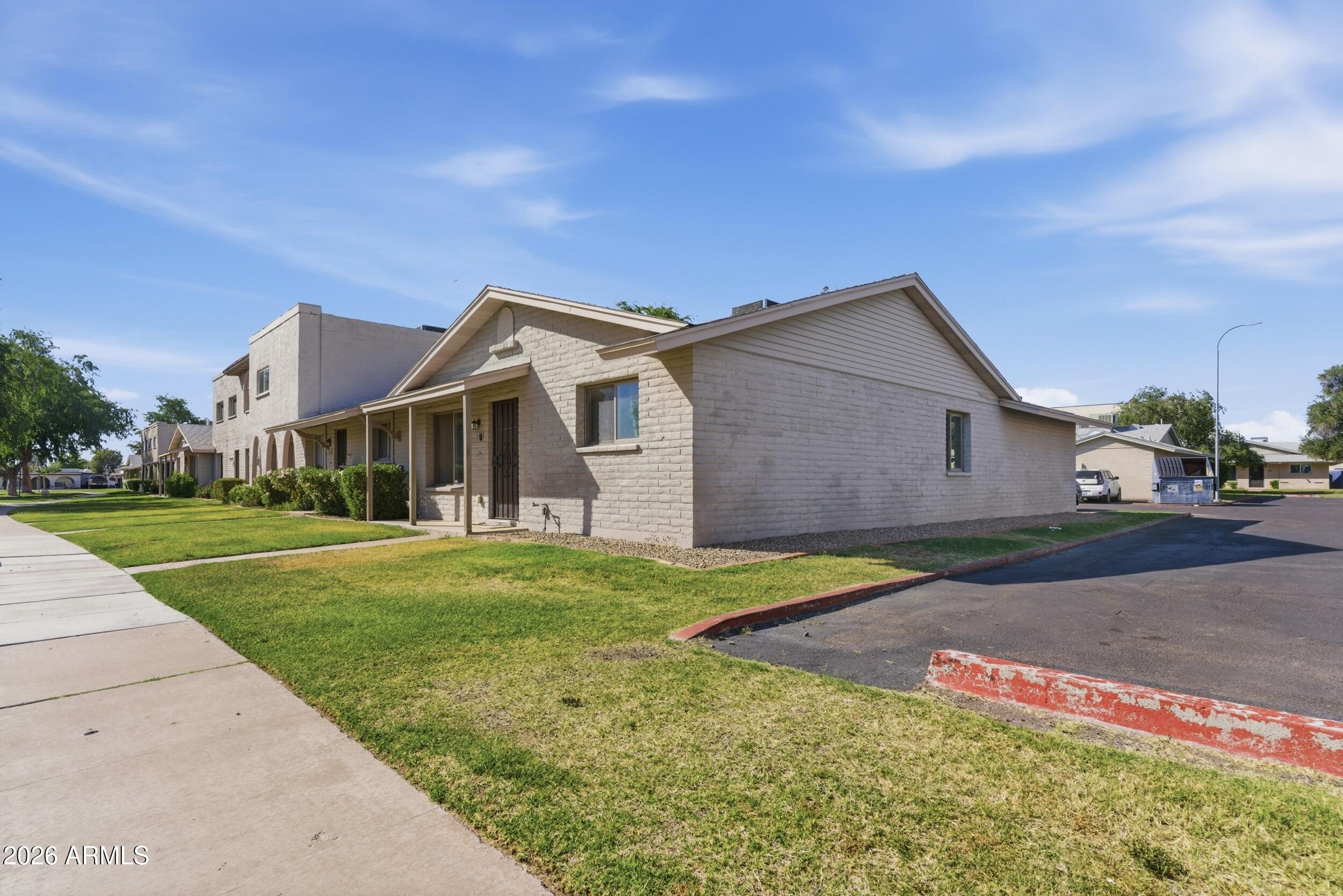 225 N STANDAGE Street 13