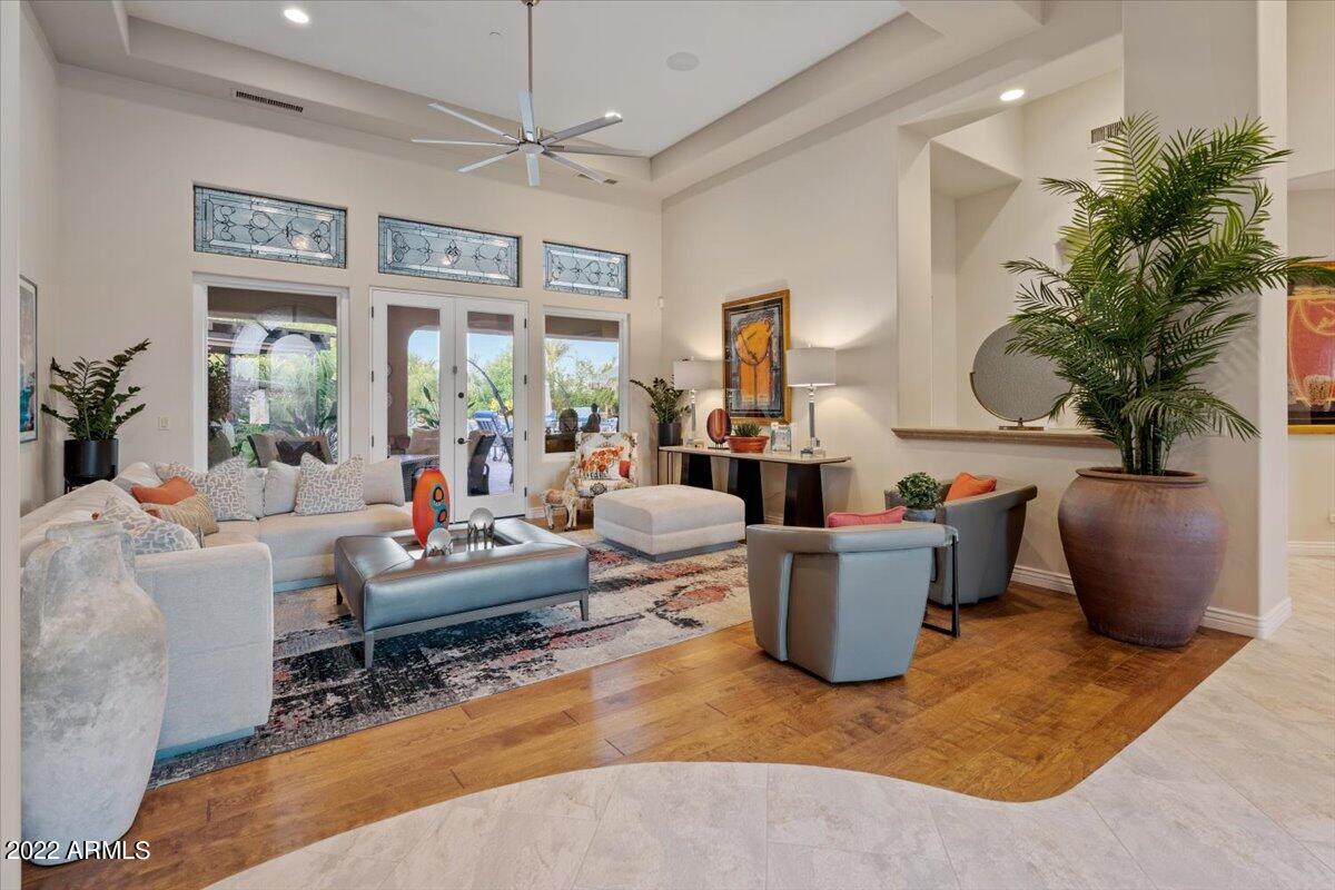VISTA ESTANCIA - Residential