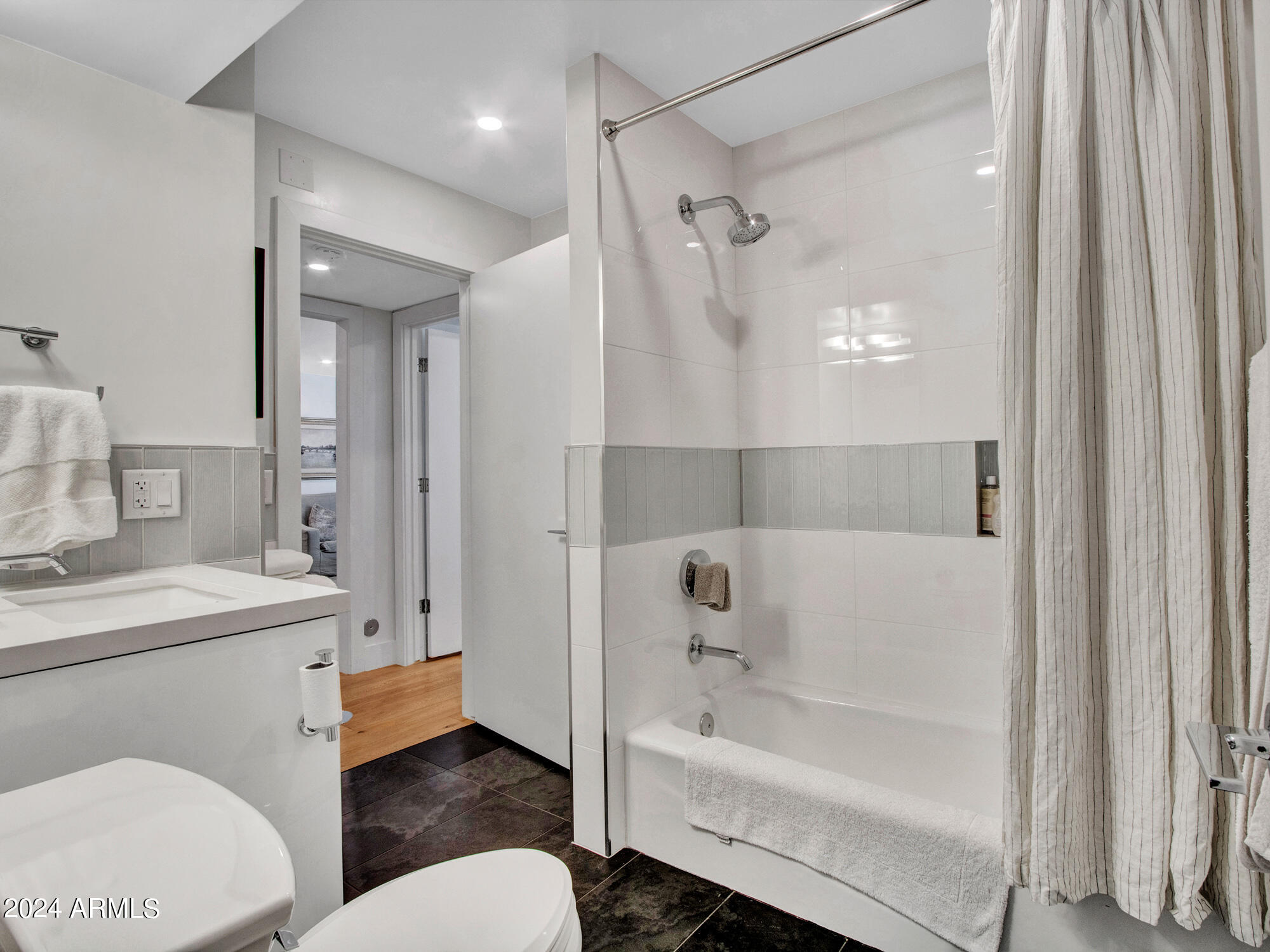 Phoenix, Arizona 85016, United States, 2 Bedrooms Bedrooms, ,2 BathroomsBathrooms,Residential,Active,44983