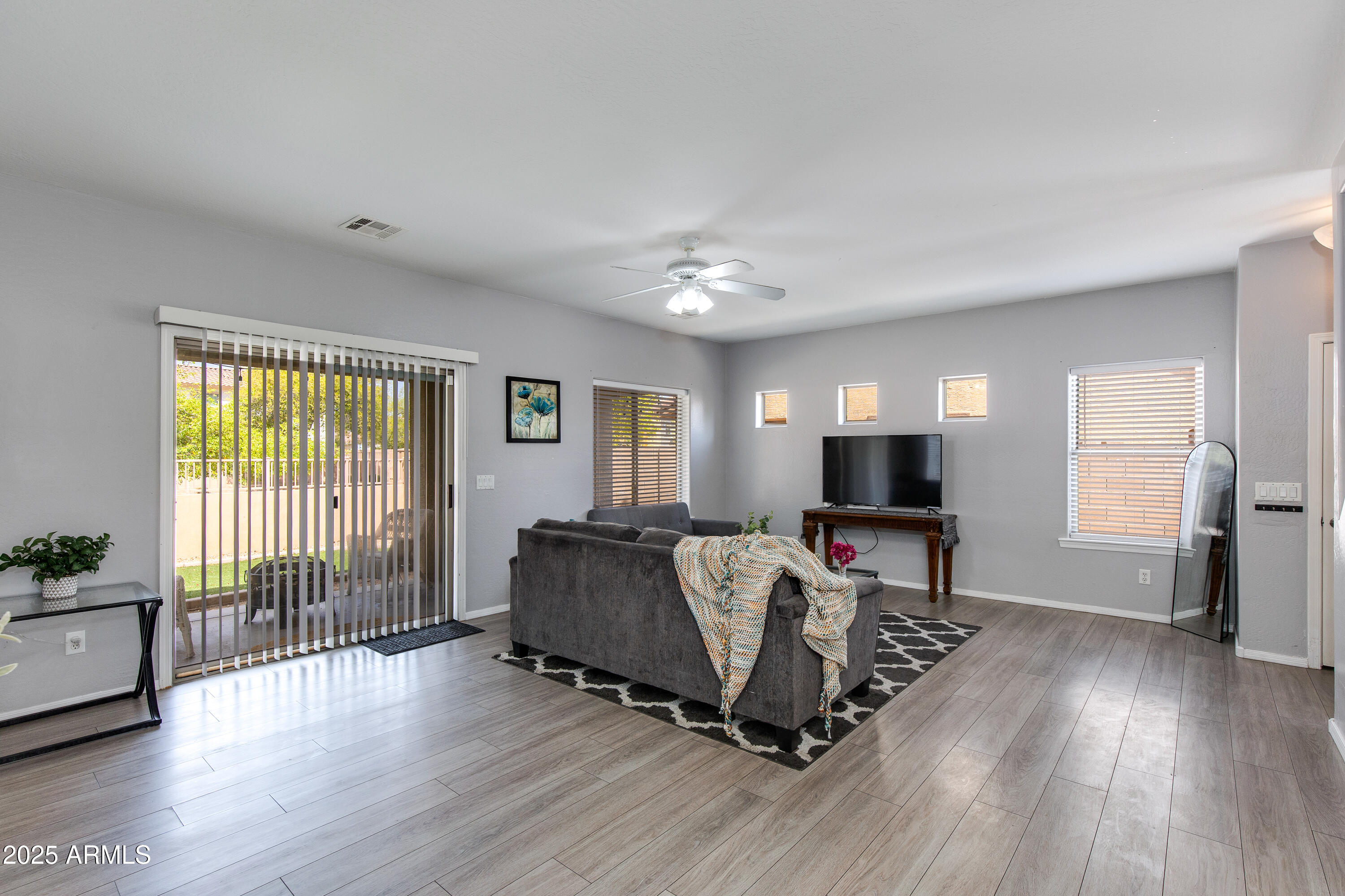 6626 W LAUREL Avenue