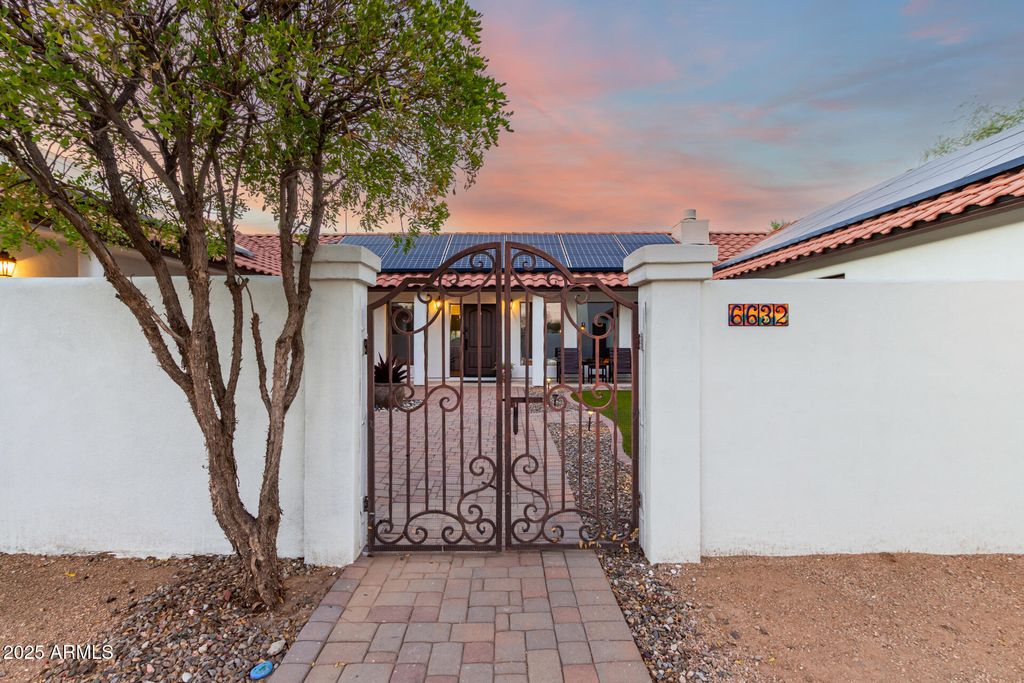 Photo of 6632 E Calle De Las Estrellas Road, Cave Creek, AZ 85331 (MLS # 6921708)