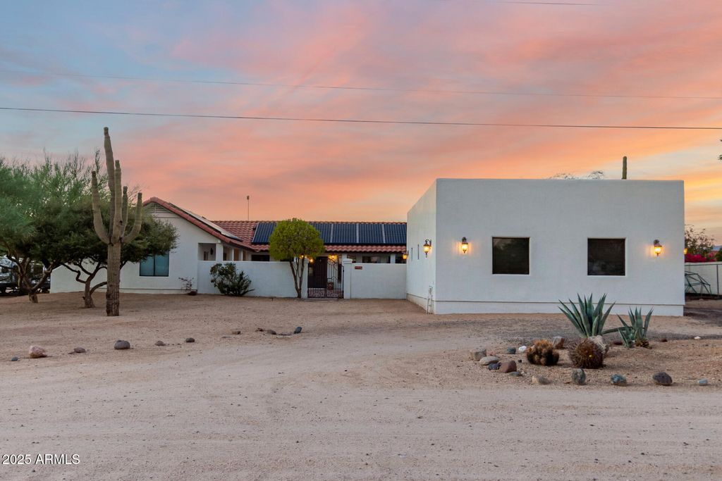 Photo of 6632 E Calle De Las Estrellas Road, Cave Creek, AZ 85331 (MLS # 6921708)