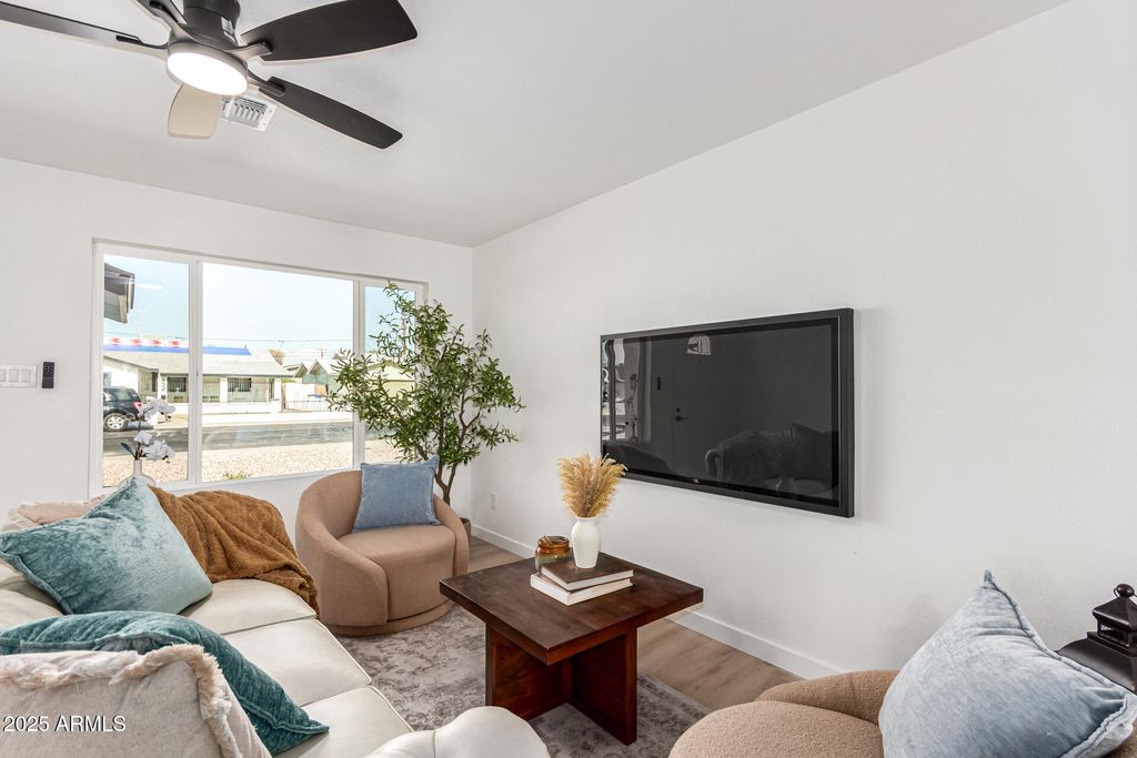 Photo of 233 E Erie Drive, Tempe, AZ 85282 (MLS # 6952780)