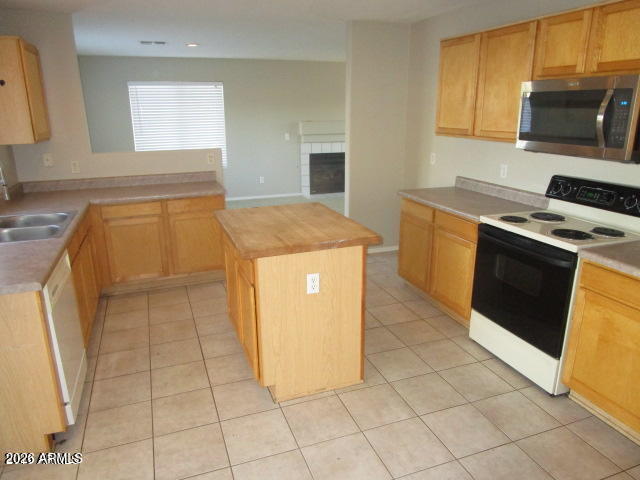 16044 W ADAMS Street