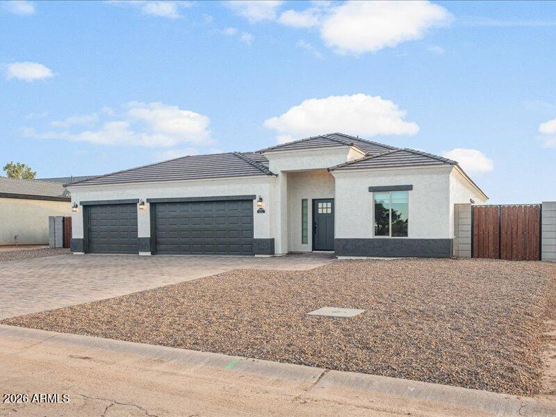8560 W MISSION HILLS Drive