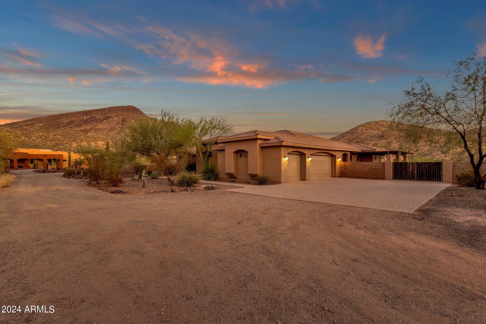 1621 E ROLLING ROCK Drive