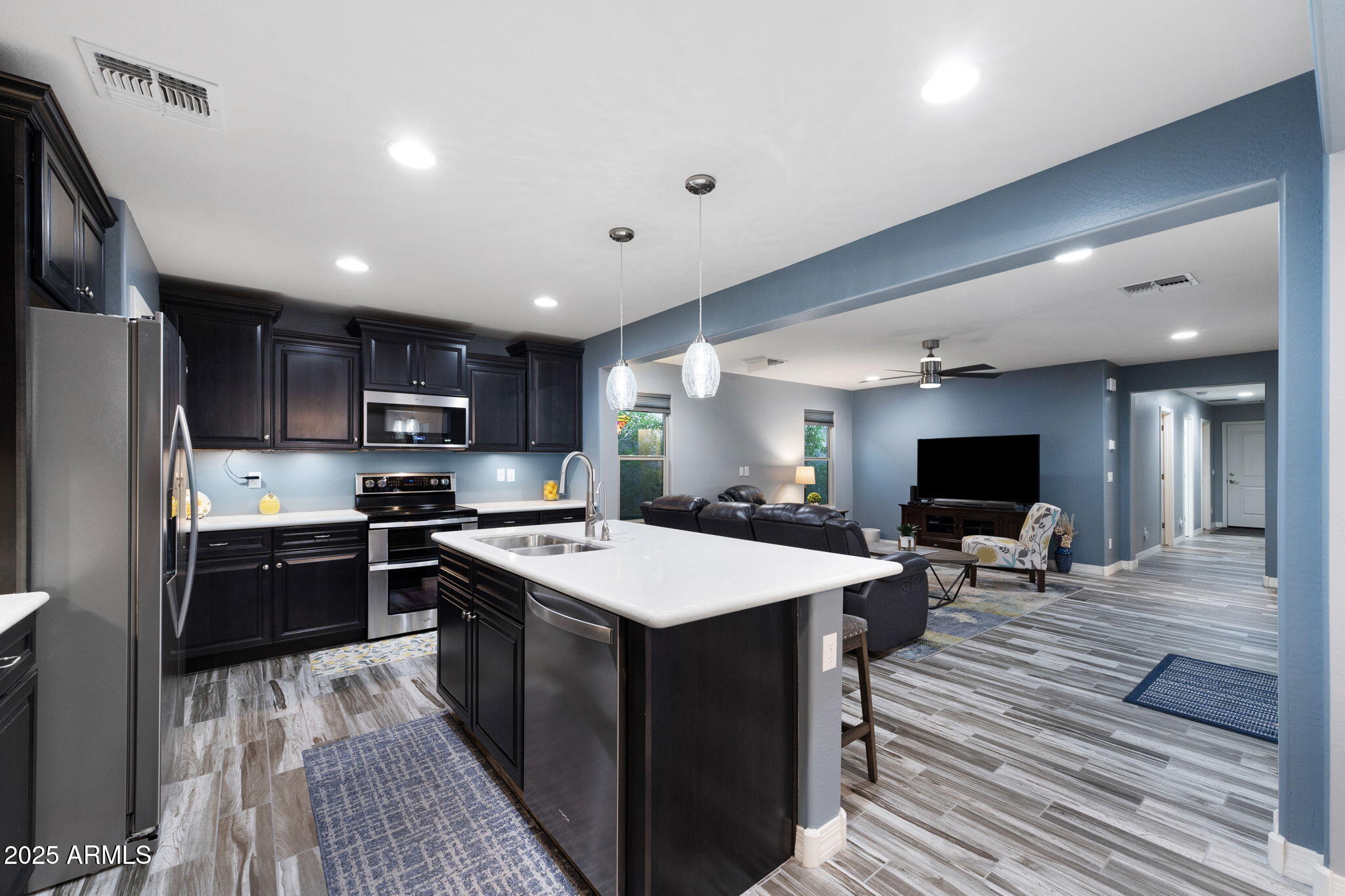 1755 E MESQUITE Avenue