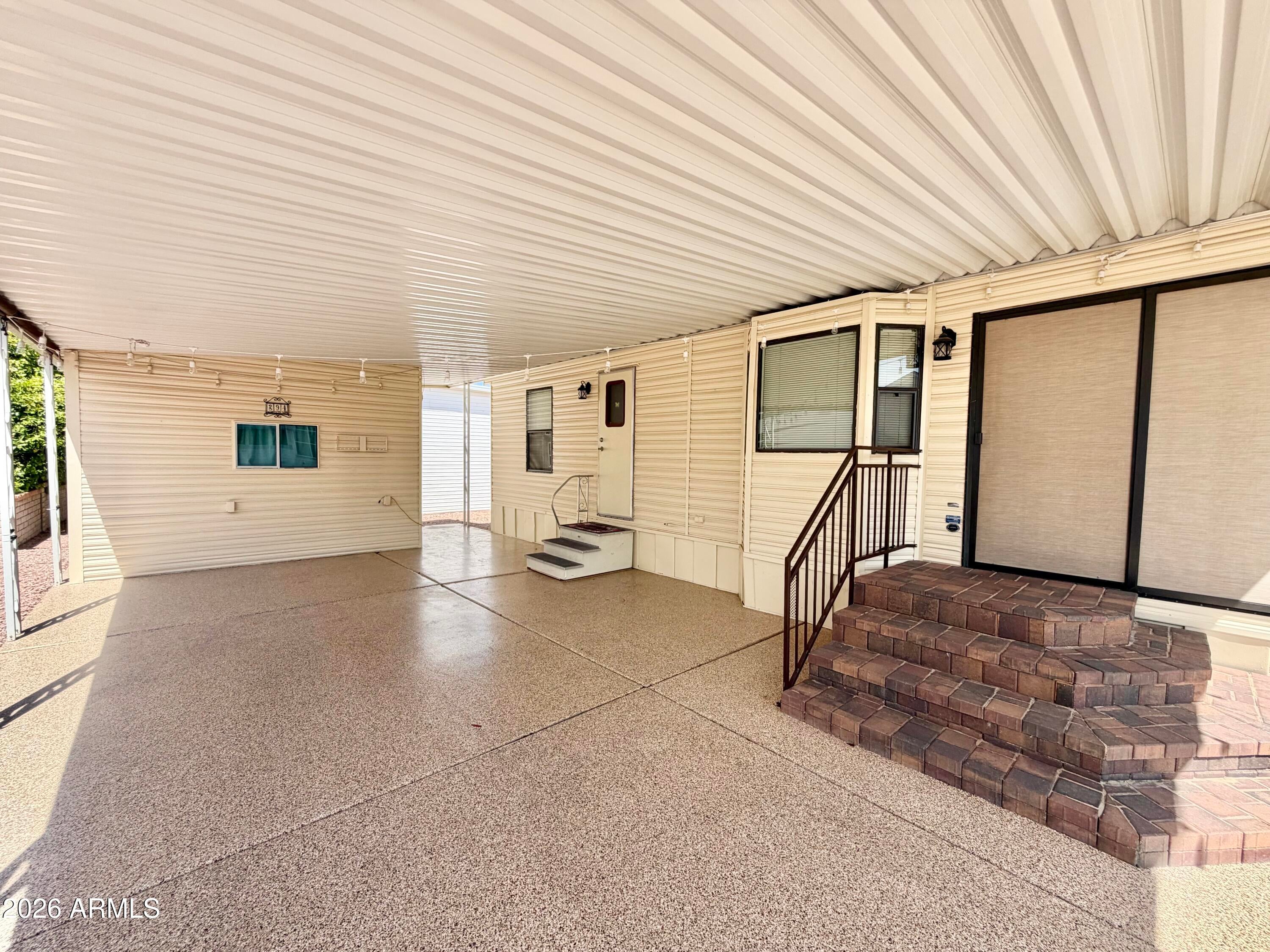 111 S GREENFIELD Road 294