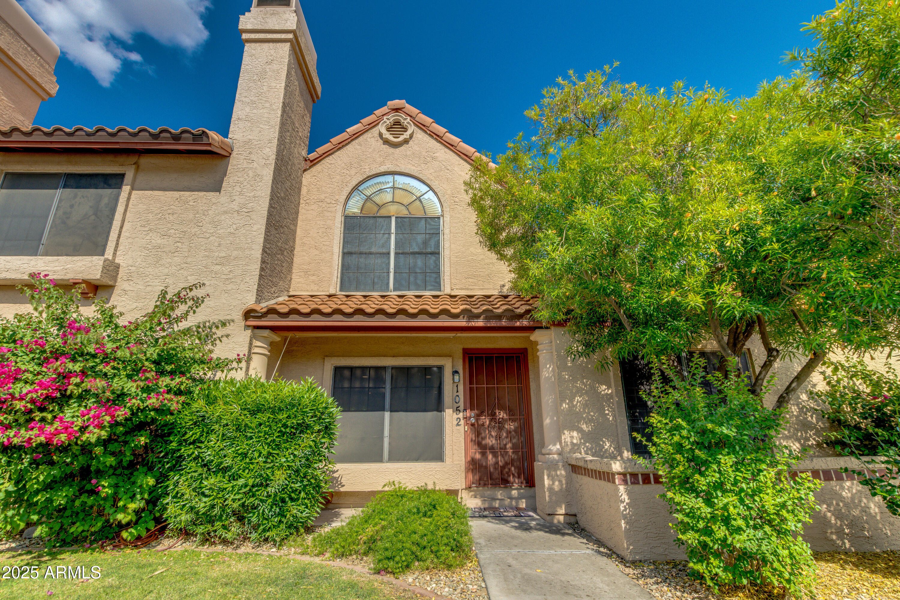 4901 E KELTON Lane 1052