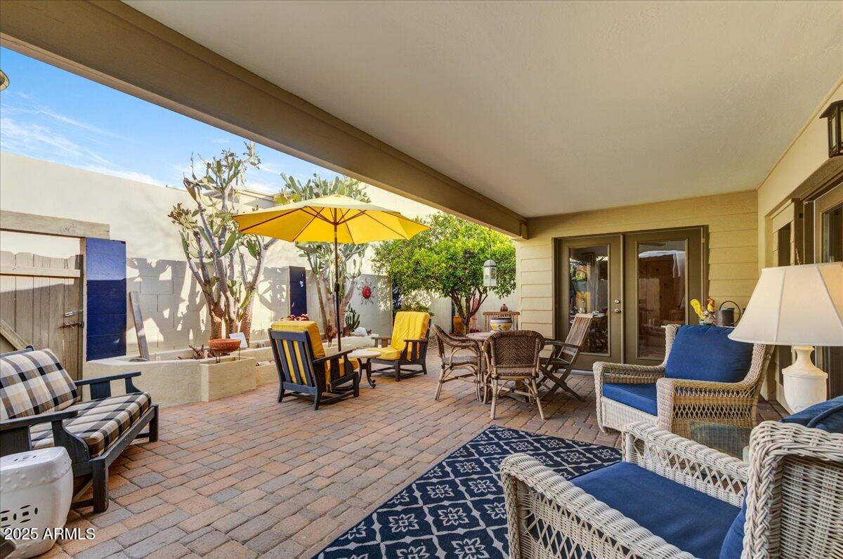 2631 E BEEKMAN Place