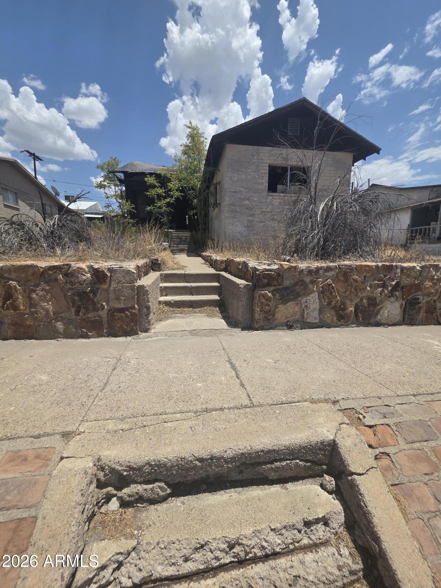 590 N VELASCO Avenue