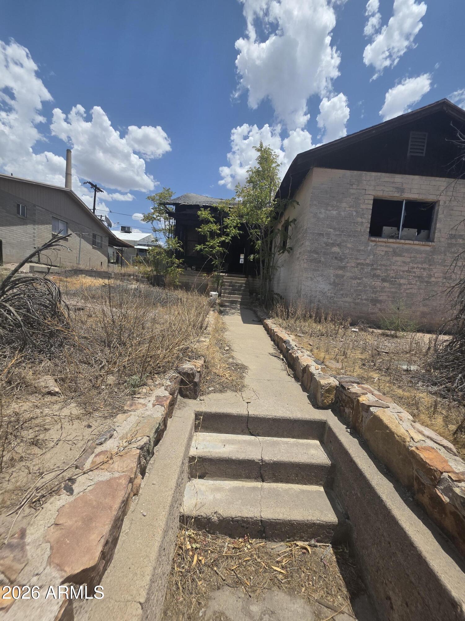 590 N VELASCO Avenue