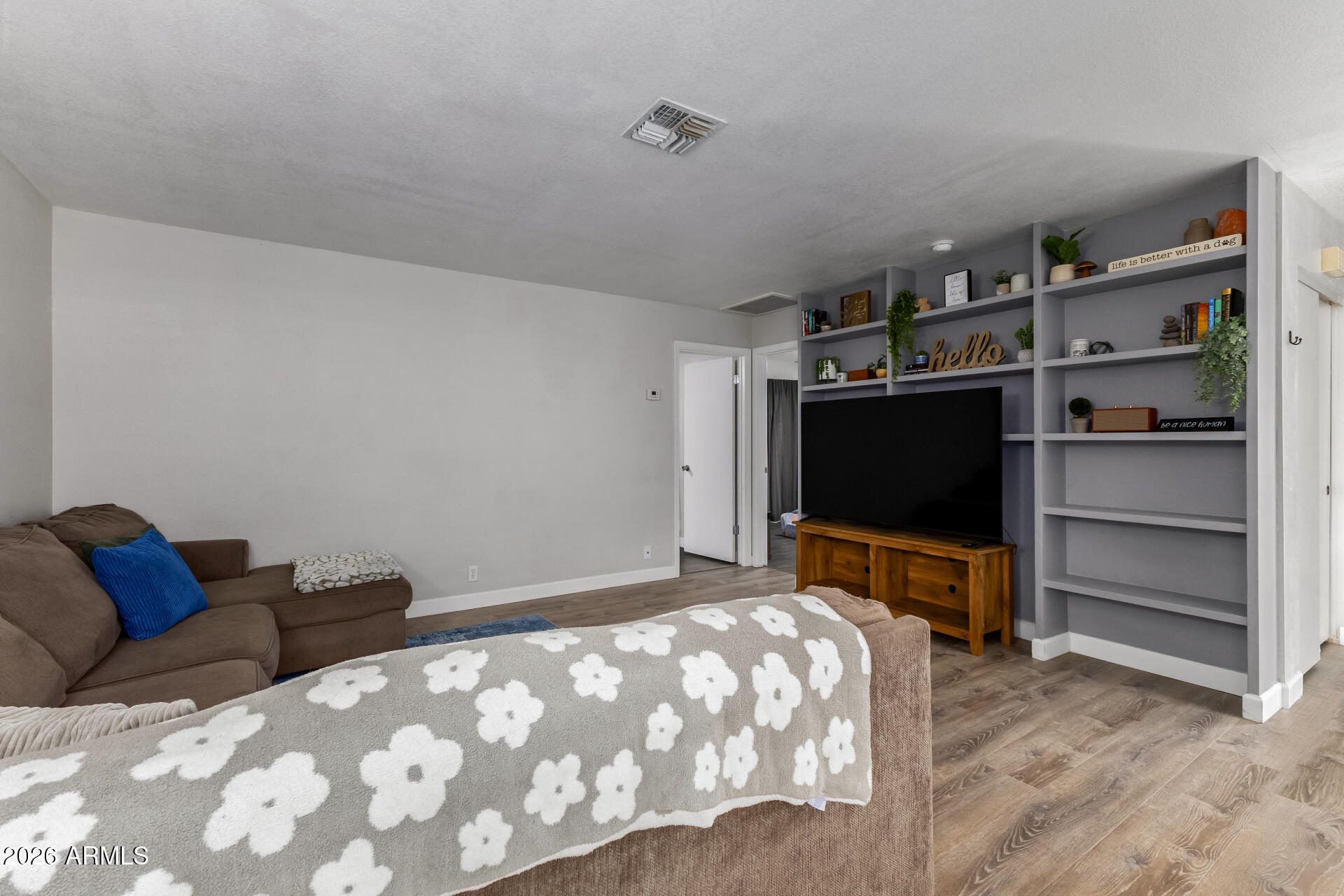 409 W BLACKHAWK Drive 5