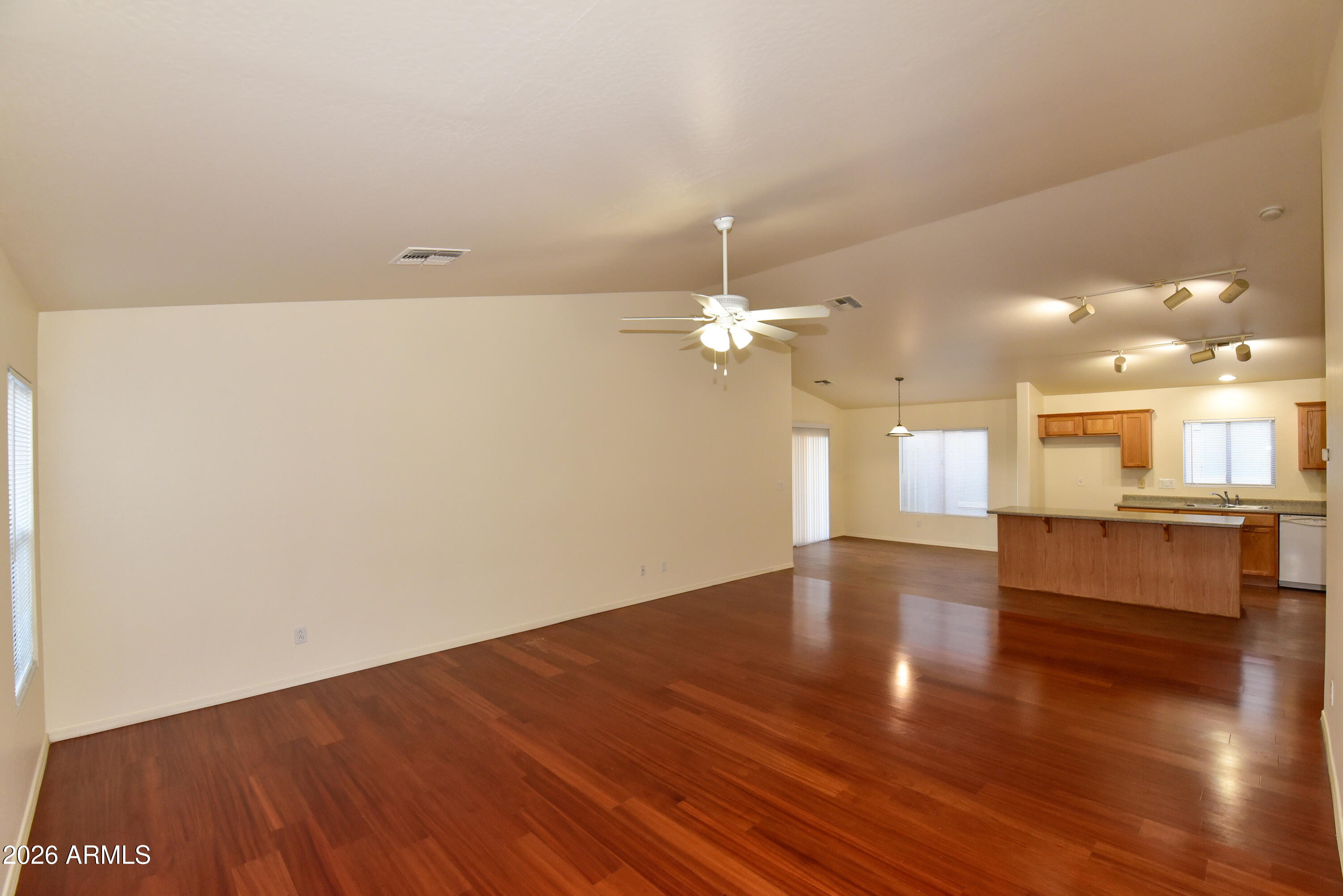 1178 E CHRISTOPHER Street