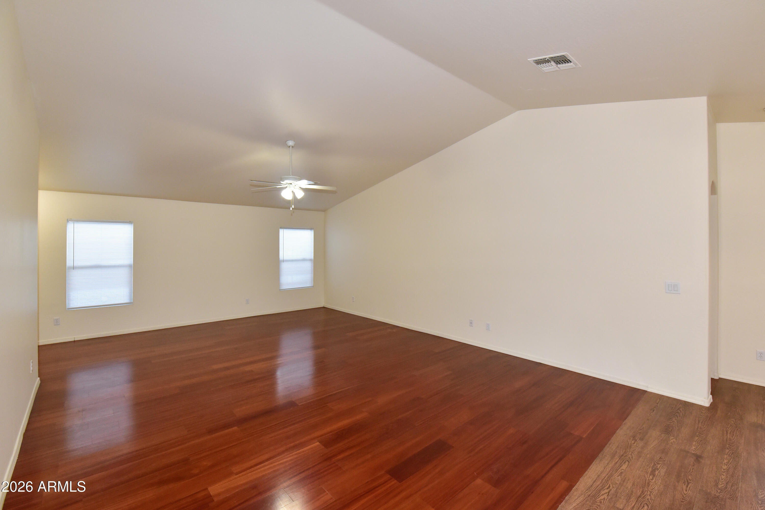 1178 E CHRISTOPHER Street