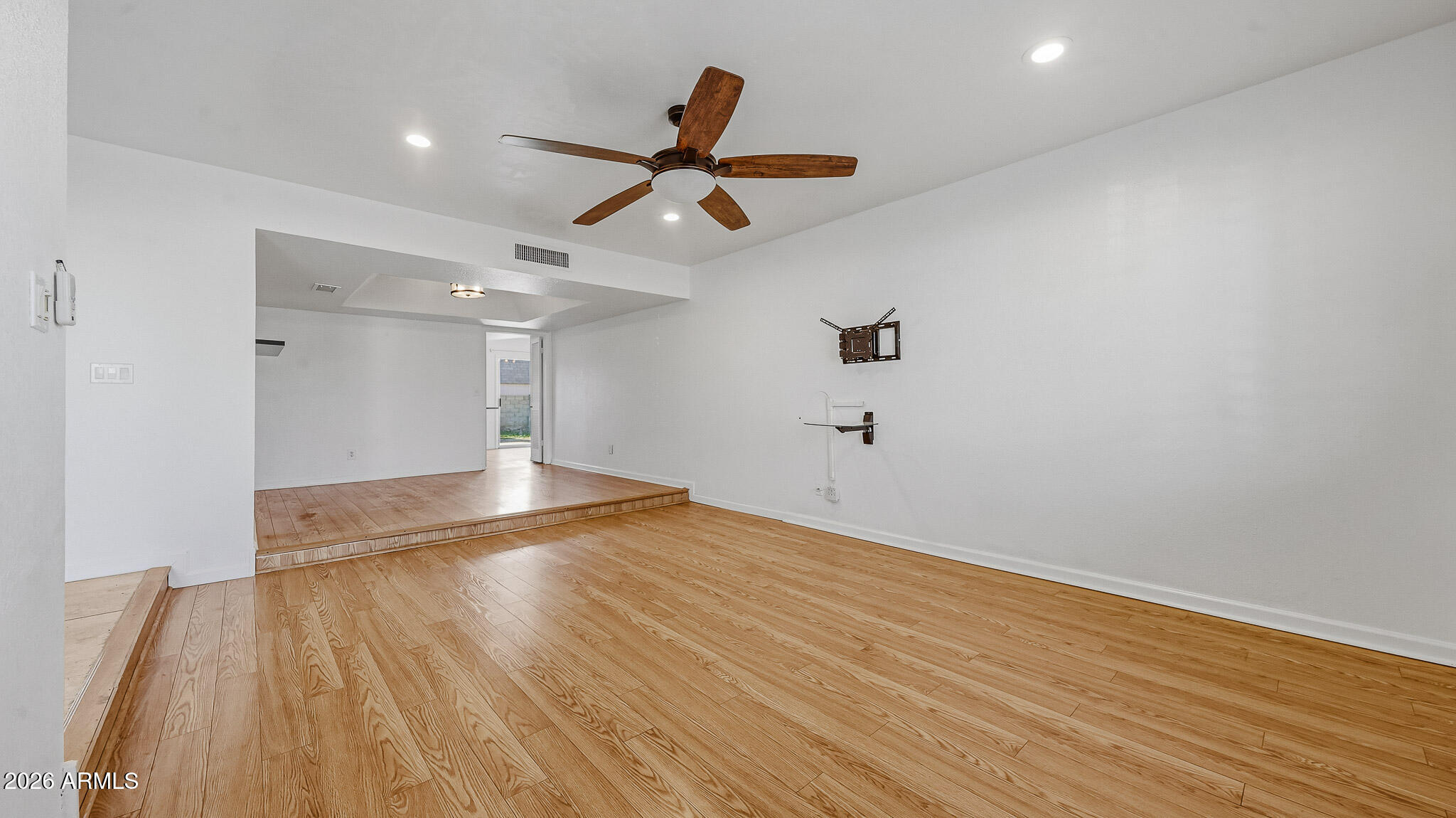 6233 W DESERT HILLS Drive