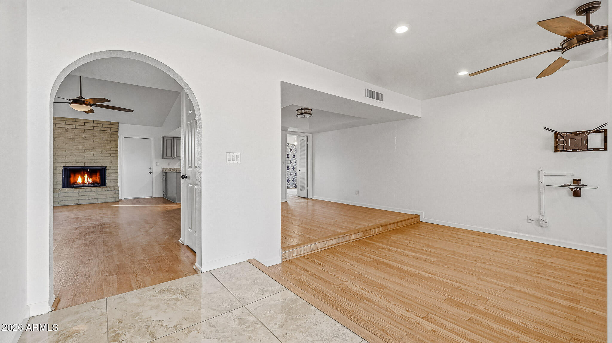 6233 W DESERT HILLS Drive