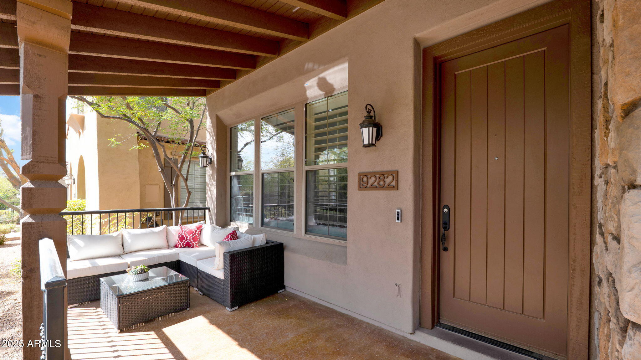 9282 E DESERT View