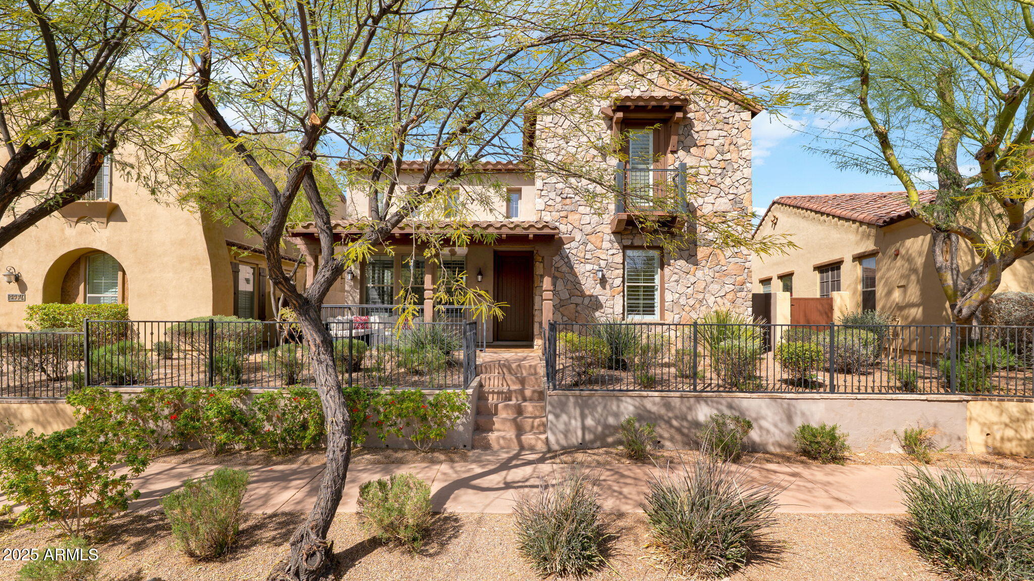 9282 E DESERT View