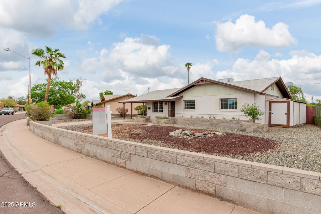 Photo of 919 W Parkway Boulevard, Tempe, AZ 85281 (MLS # 6931860)