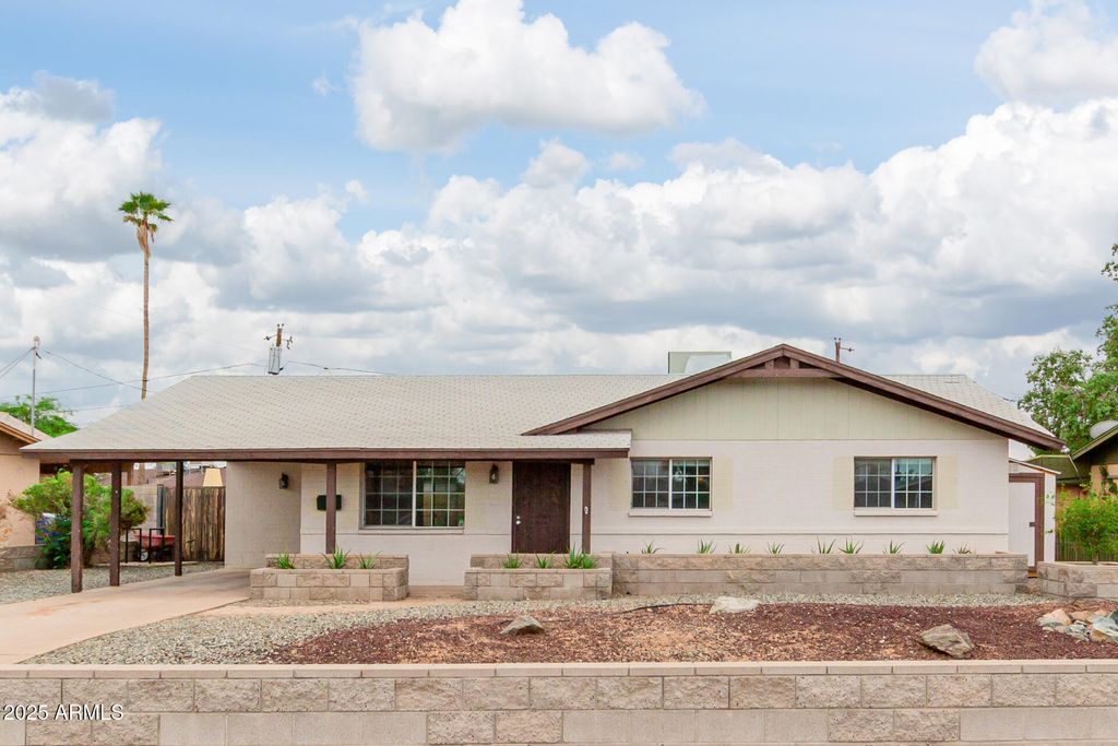 Photo of 919 W Parkway Boulevard, Tempe, AZ 85281 (MLS # 6931860)