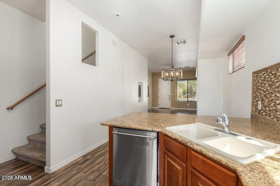 REDFIELD PARK CONDOMINIUMS - Residential Lease