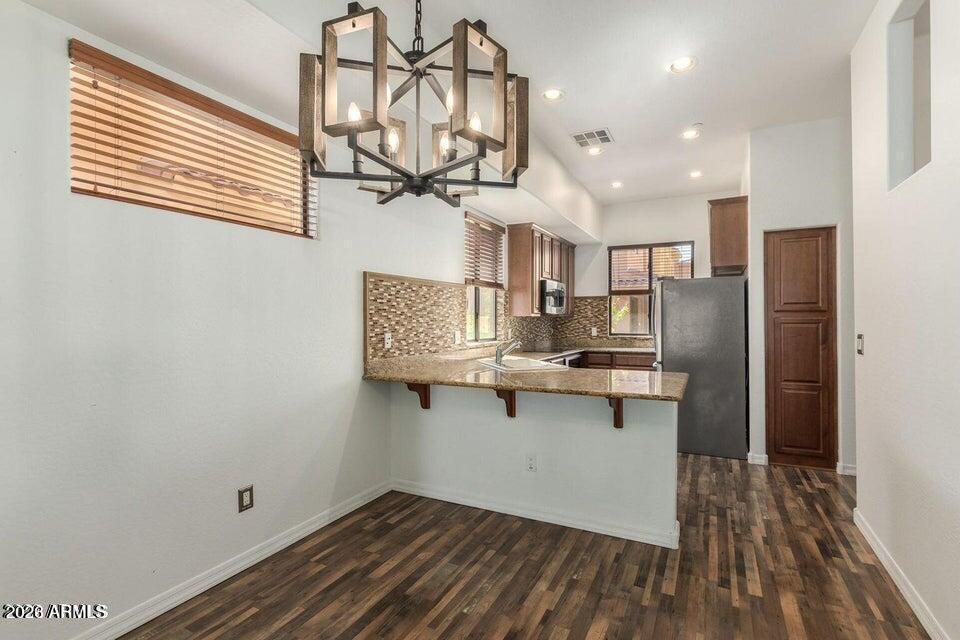 REDFIELD PARK CONDOMINIUMS - Residential Lease