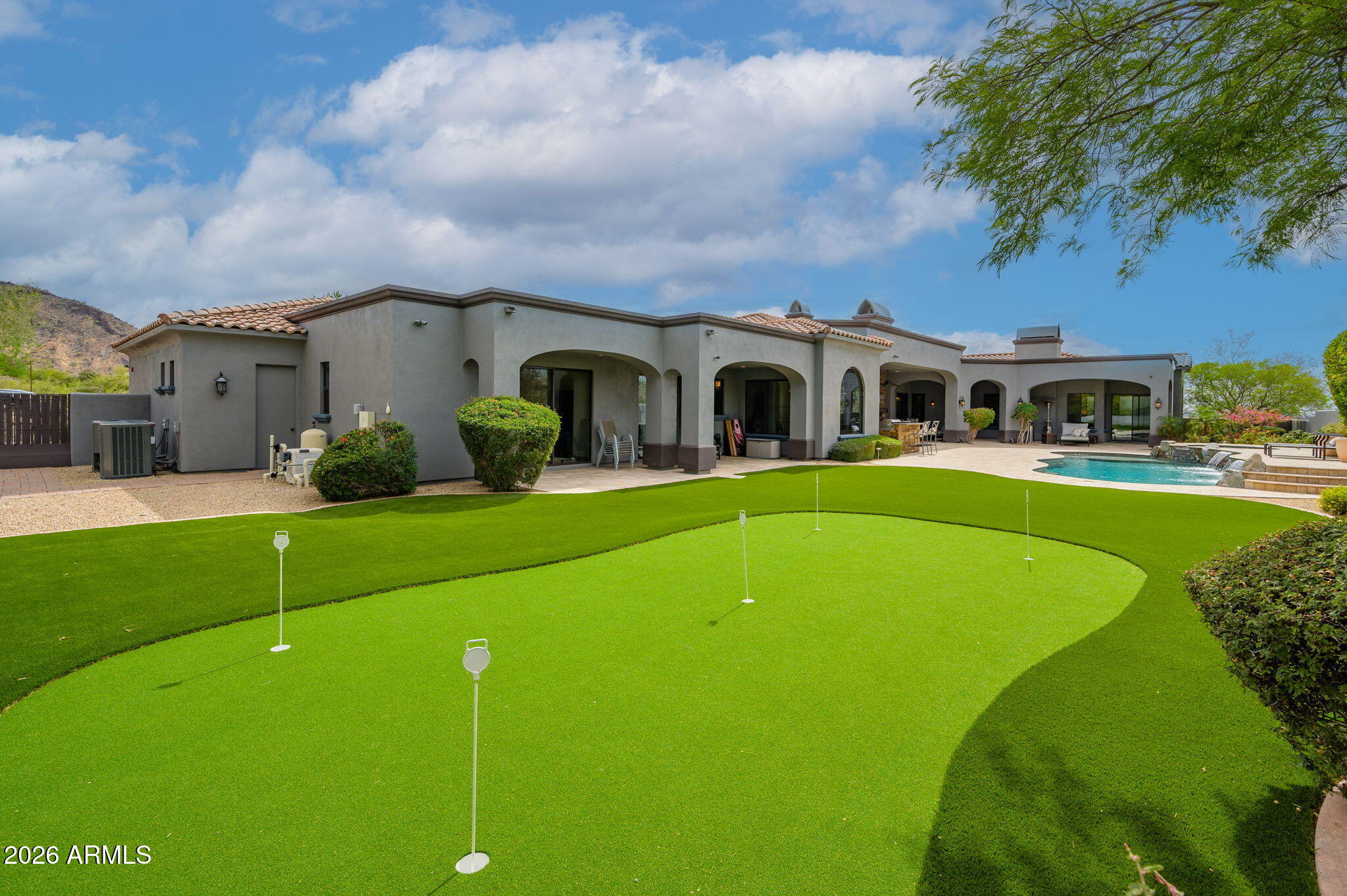 SIERRA HILLS - Residential