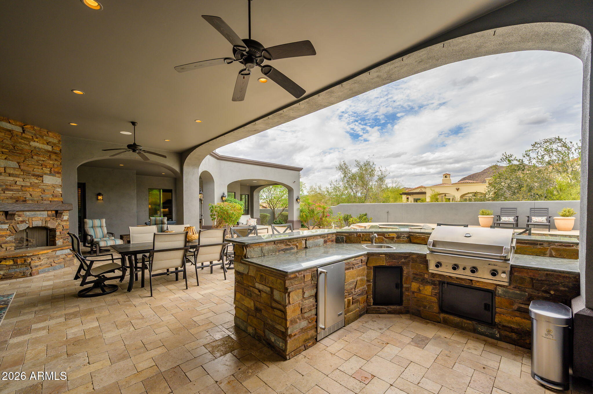SIERRA HILLS - Residential