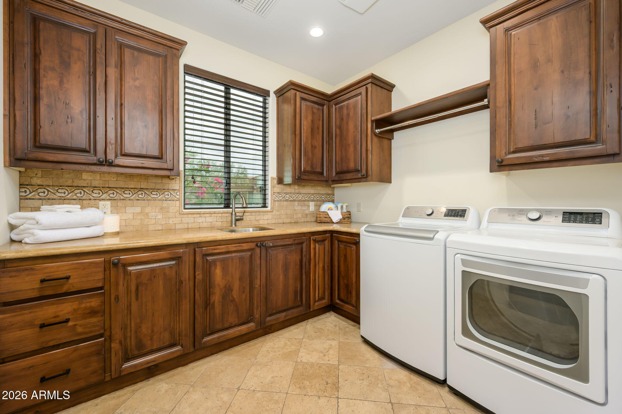 SIERRA HILLS - Residential