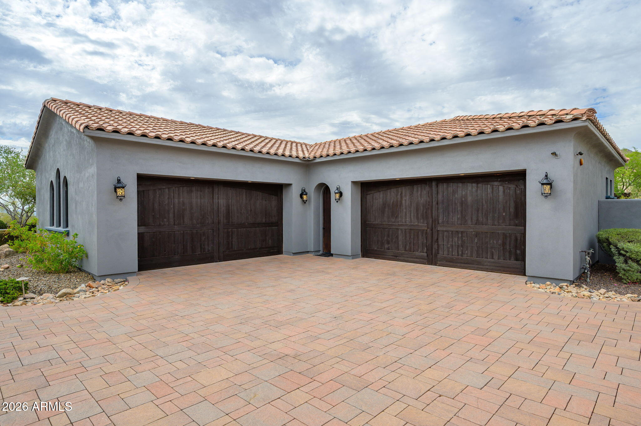 SIERRA HILLS - Residential