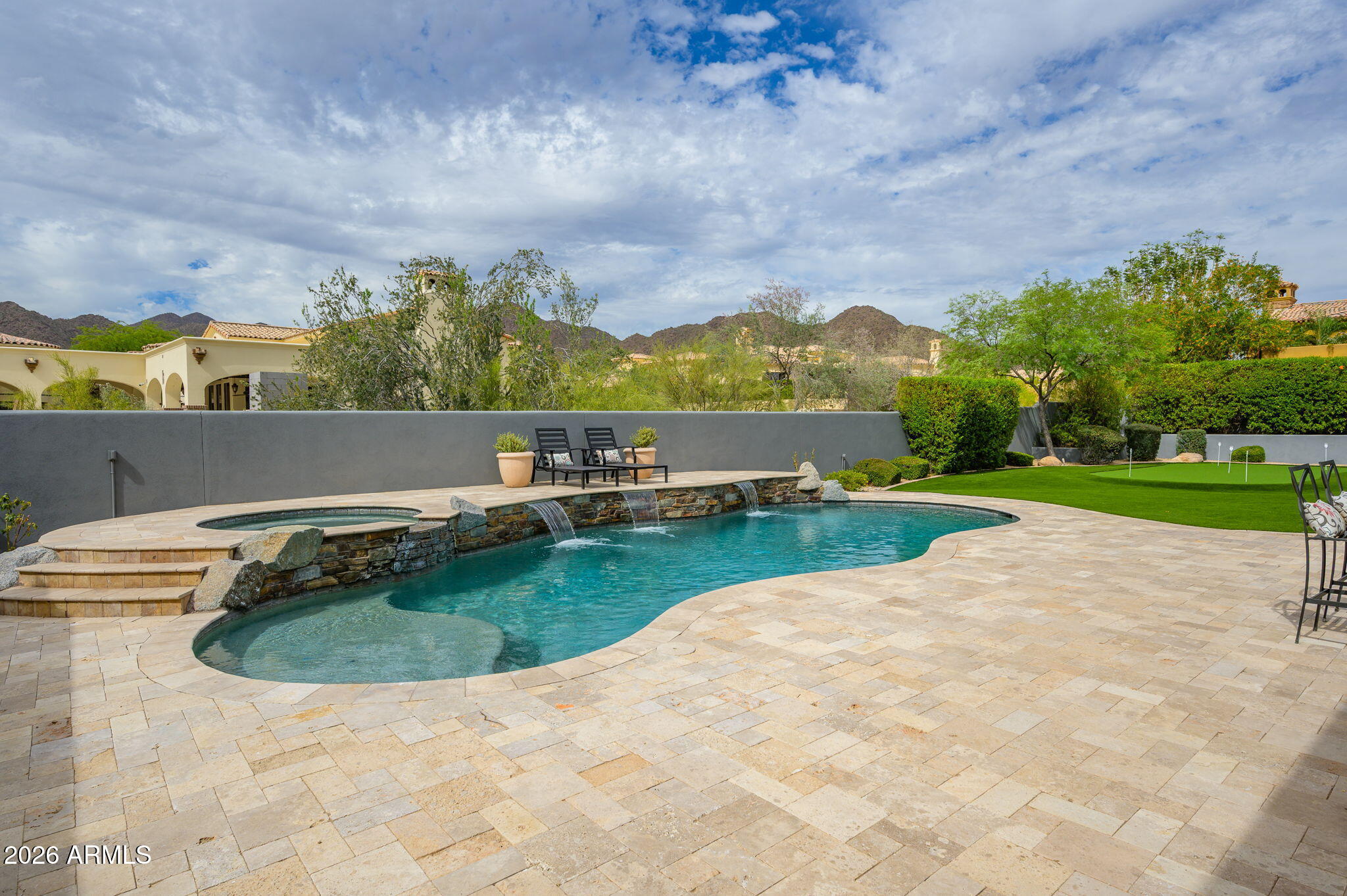 SIERRA HILLS - Residential