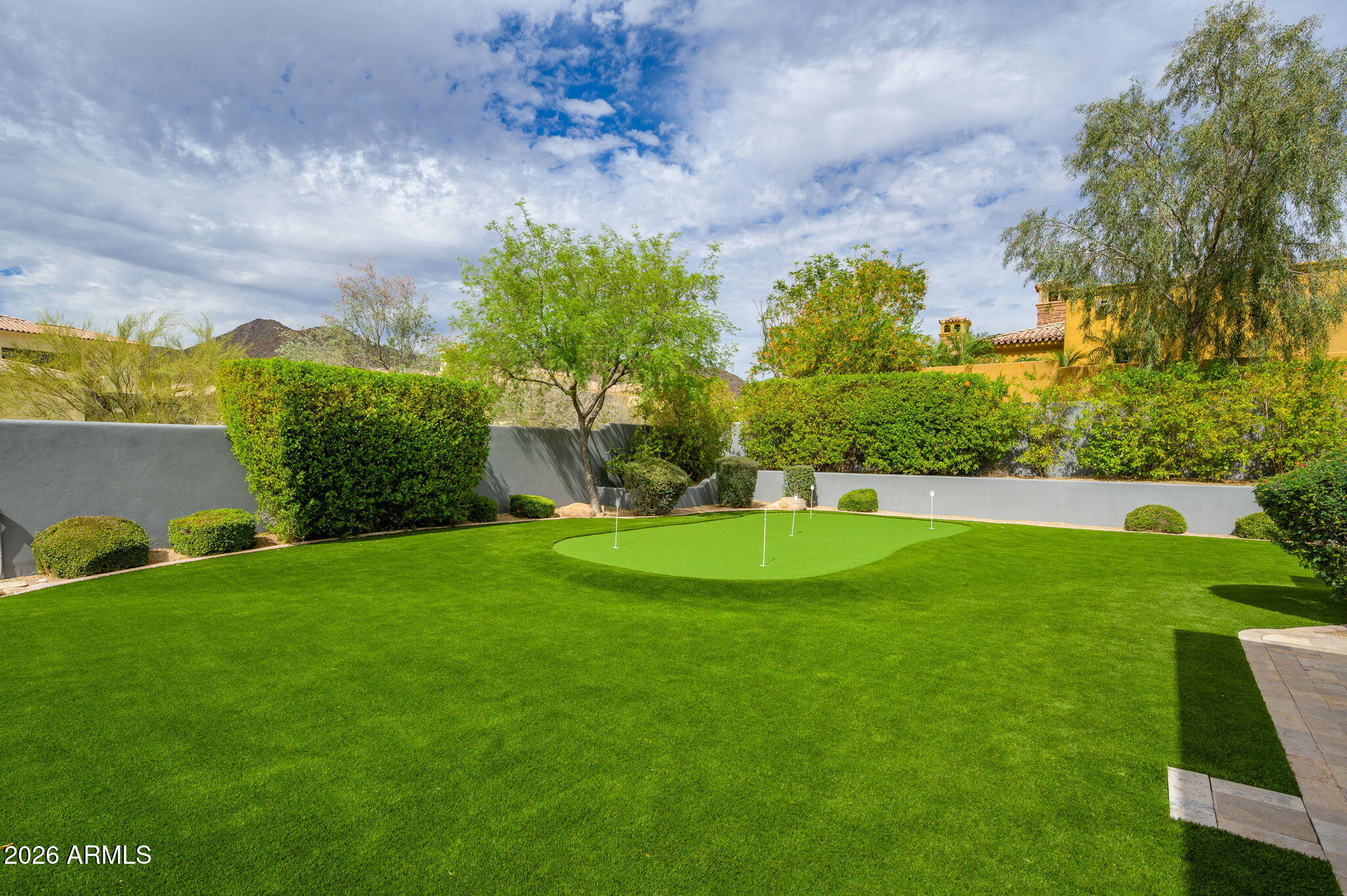 SIERRA HILLS - Residential