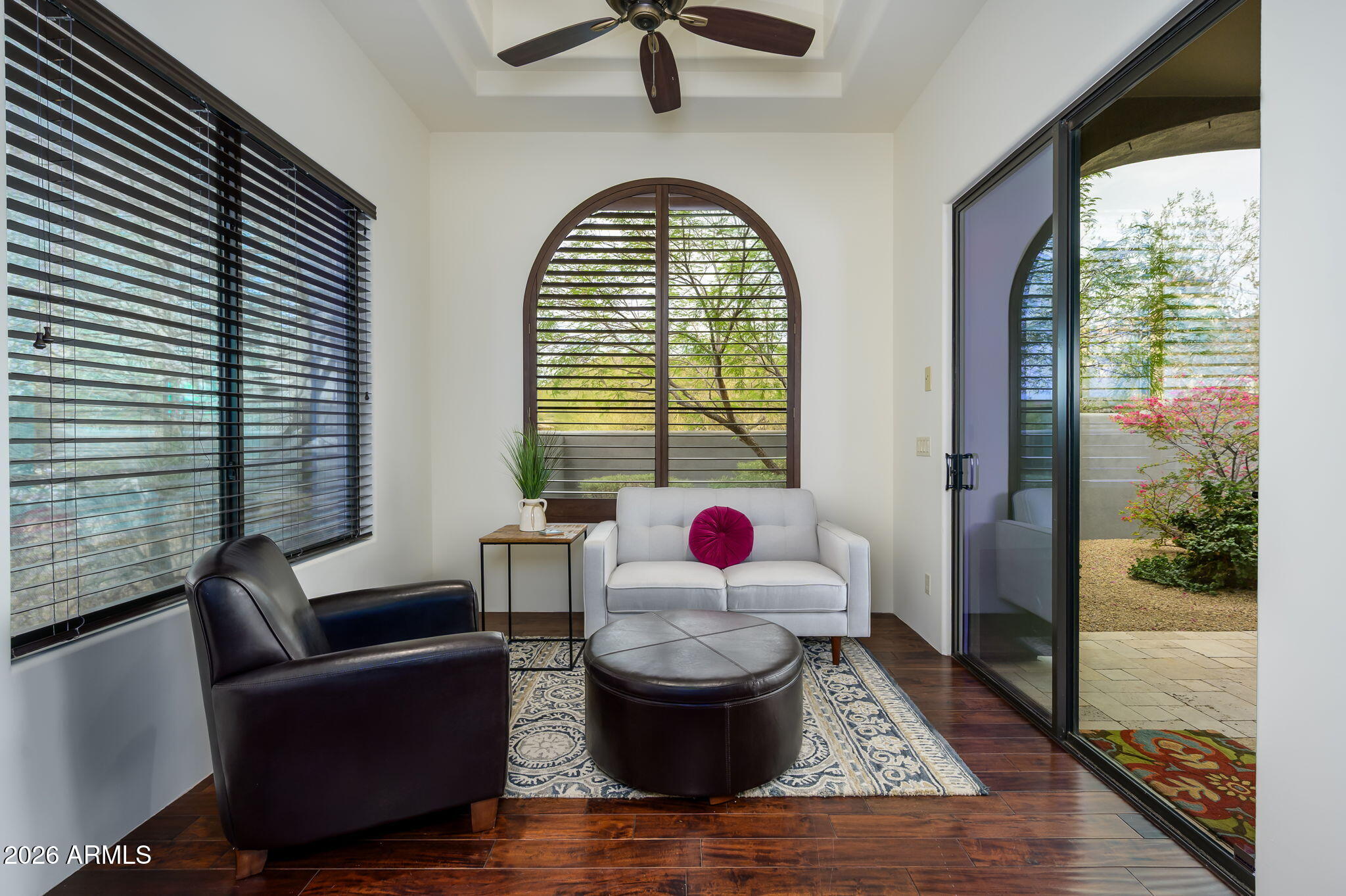 SIERRA HILLS - Residential
