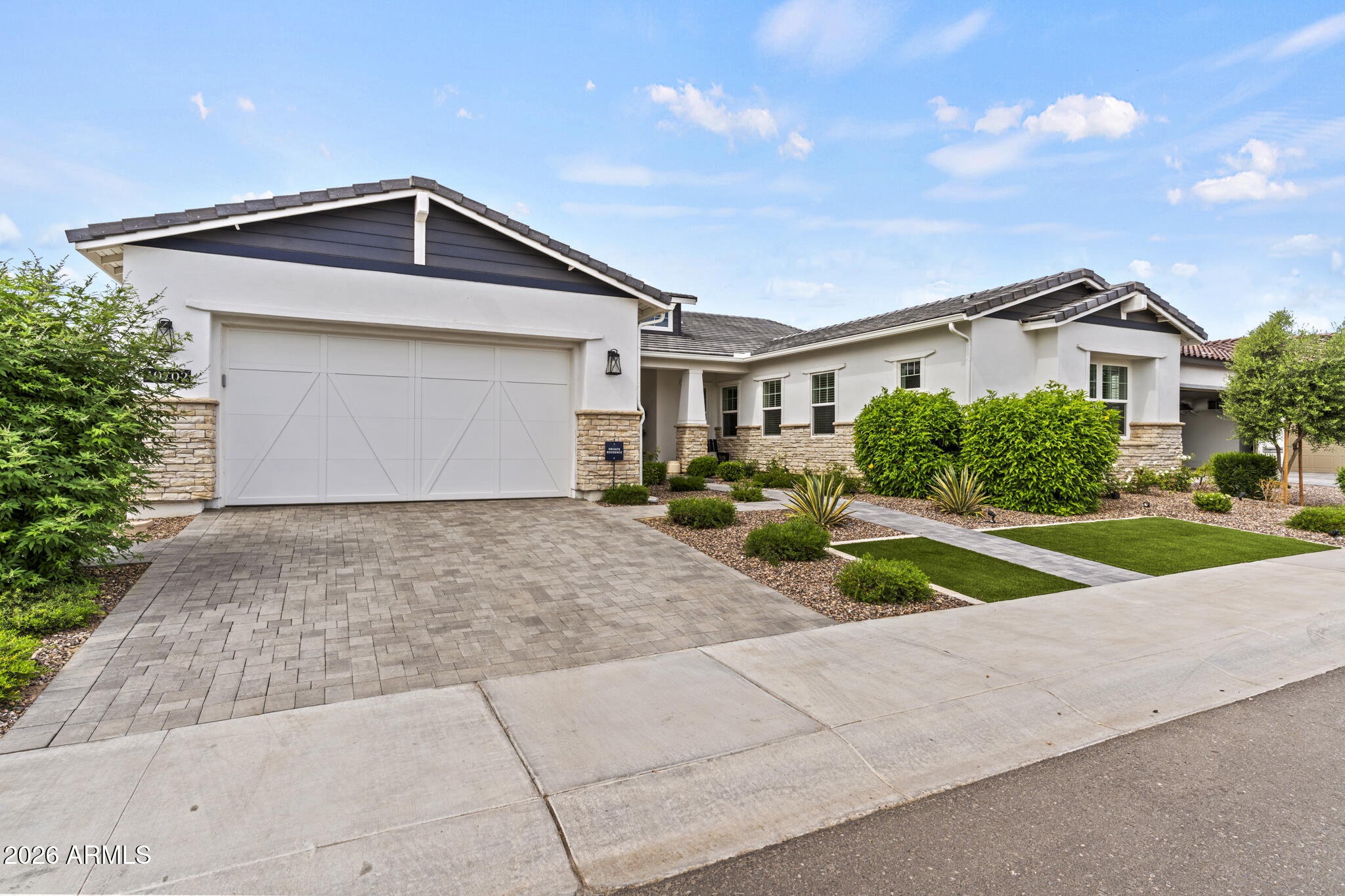 10702 N FOLSOM Street