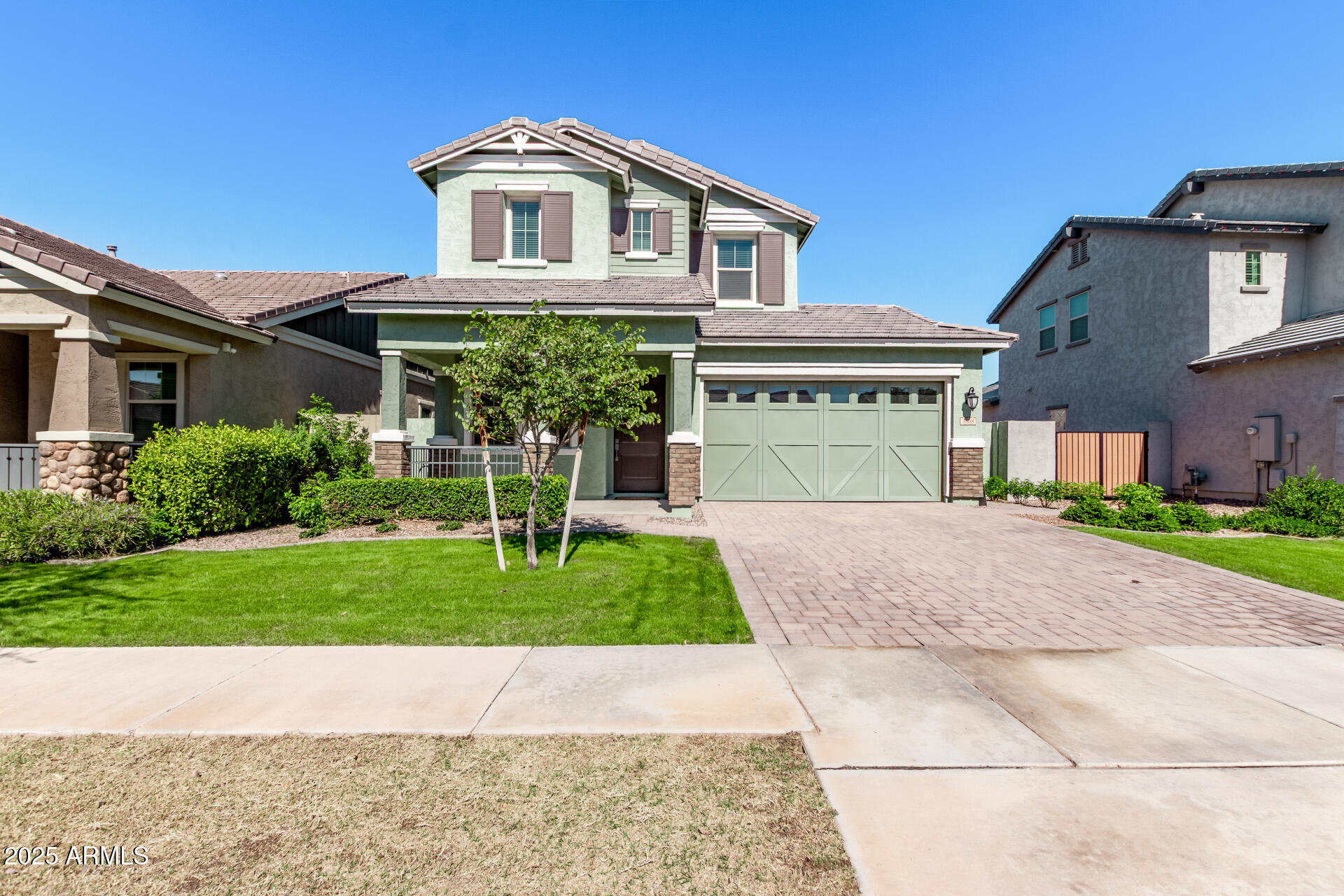 3868 E ARABIAN Drive